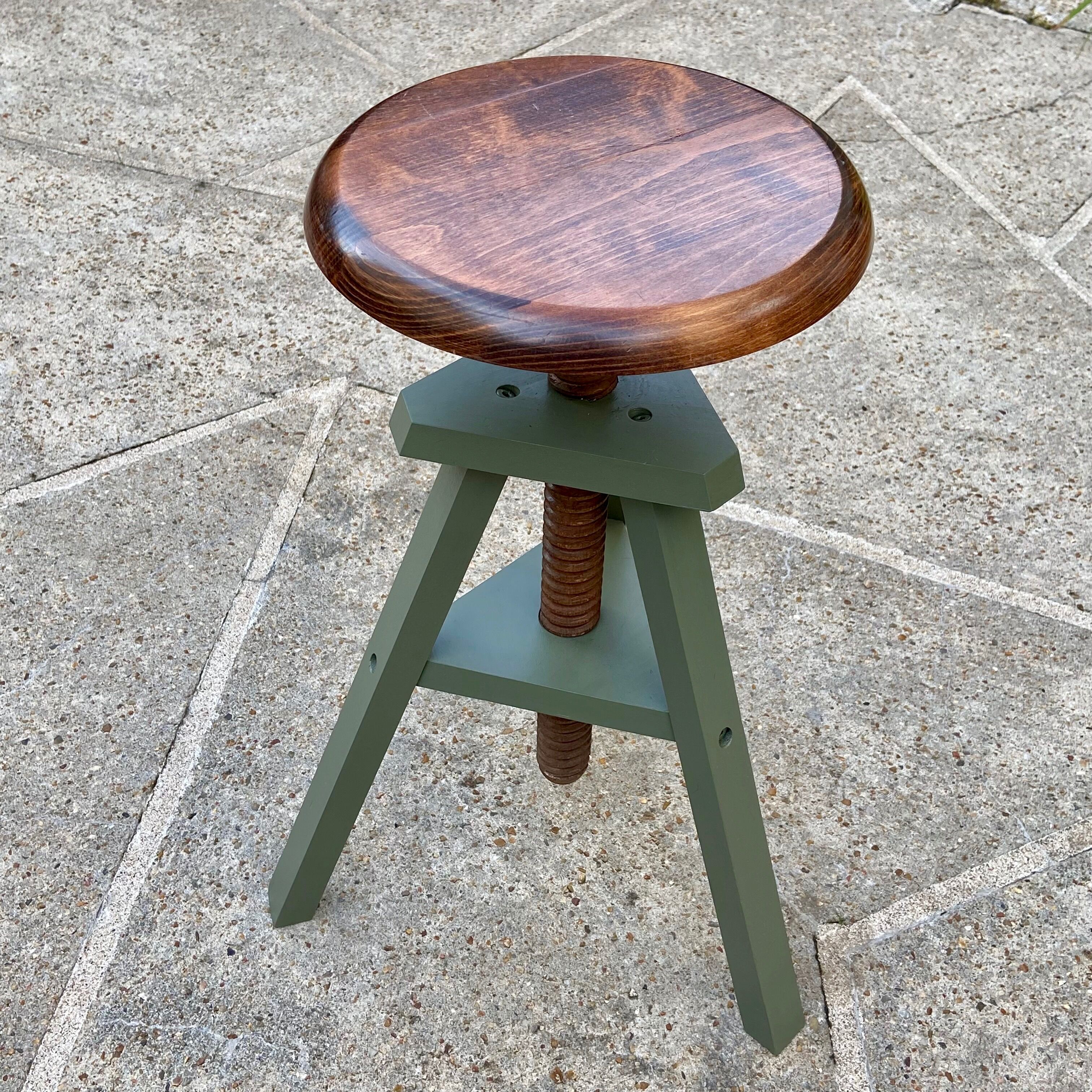 Screw workshop stool