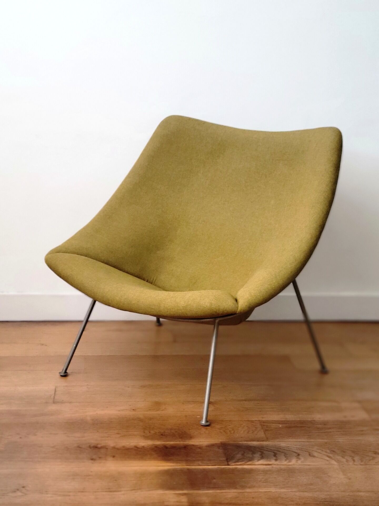 Fauteuil lounge Big Oyster F157 d'Artifort par Pierre Paulin