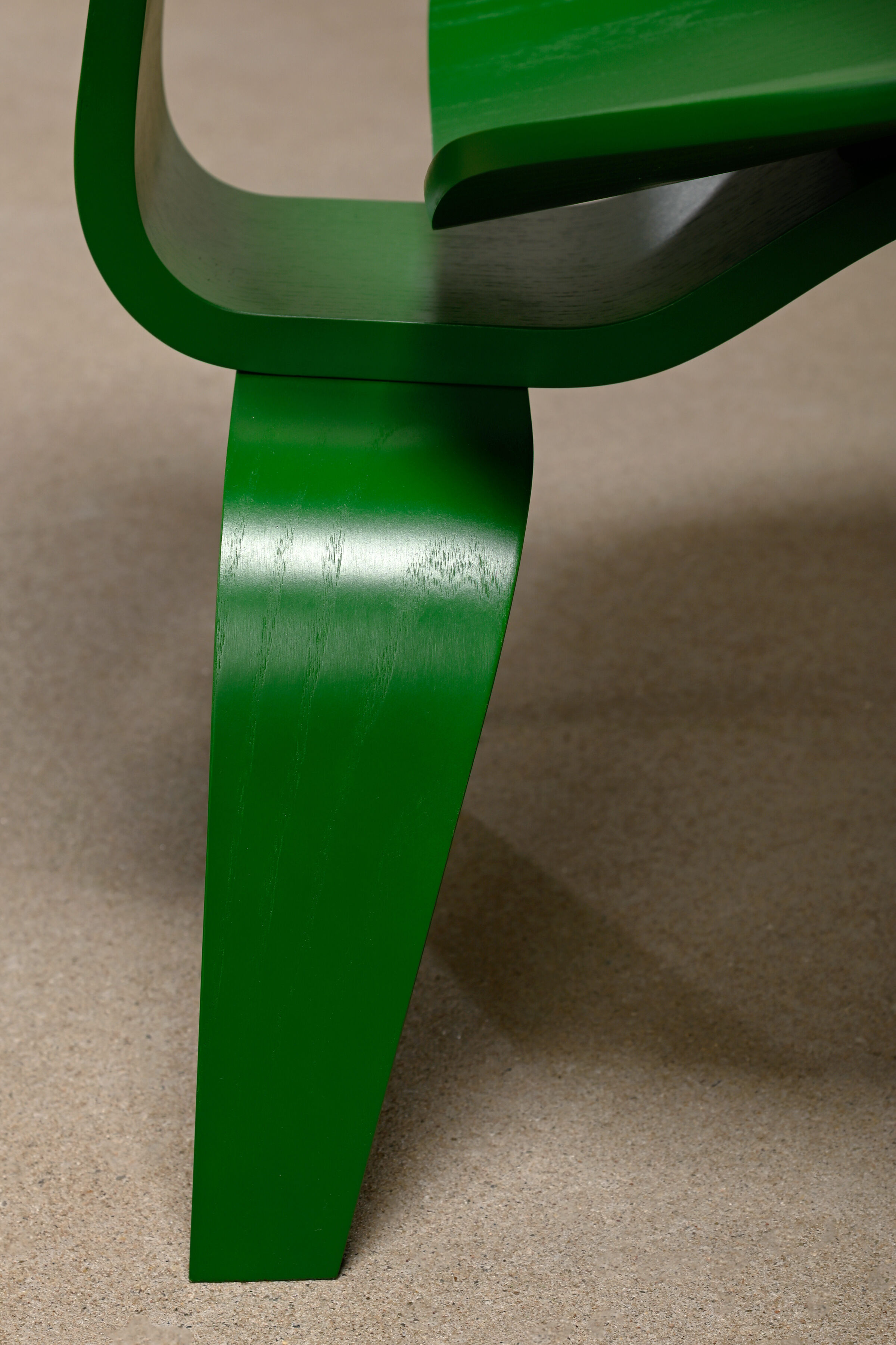 Chauffeuse Charles & Ray Eames LCW HAY collection pour Herman Miller