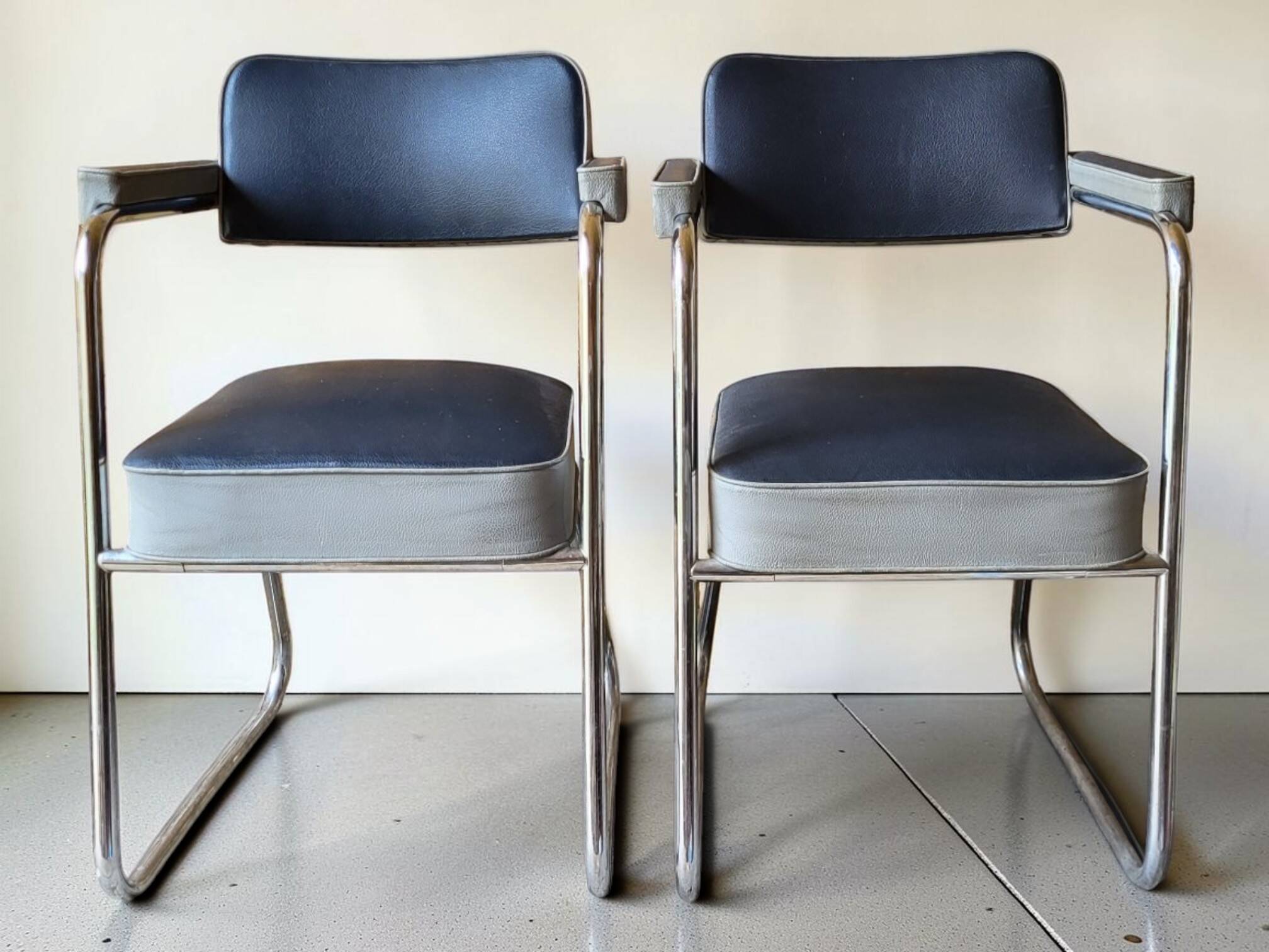 2 armchairs from the 1950s in the Ronéo style of Pullman.