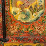 Armoire chinoise vintage peinte avec pagode et tiroirs