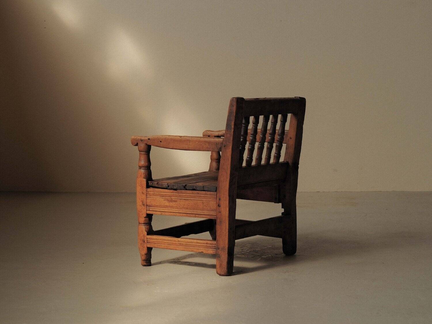 Alpine armchair in larch, 18th century