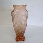 Vase en verre soufflé rose art déco