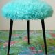 Tabouret tripode bleu mint moumoute 1960