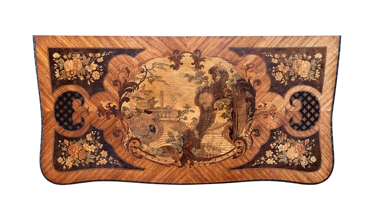 Console, game table in marquetry from the 19th century.