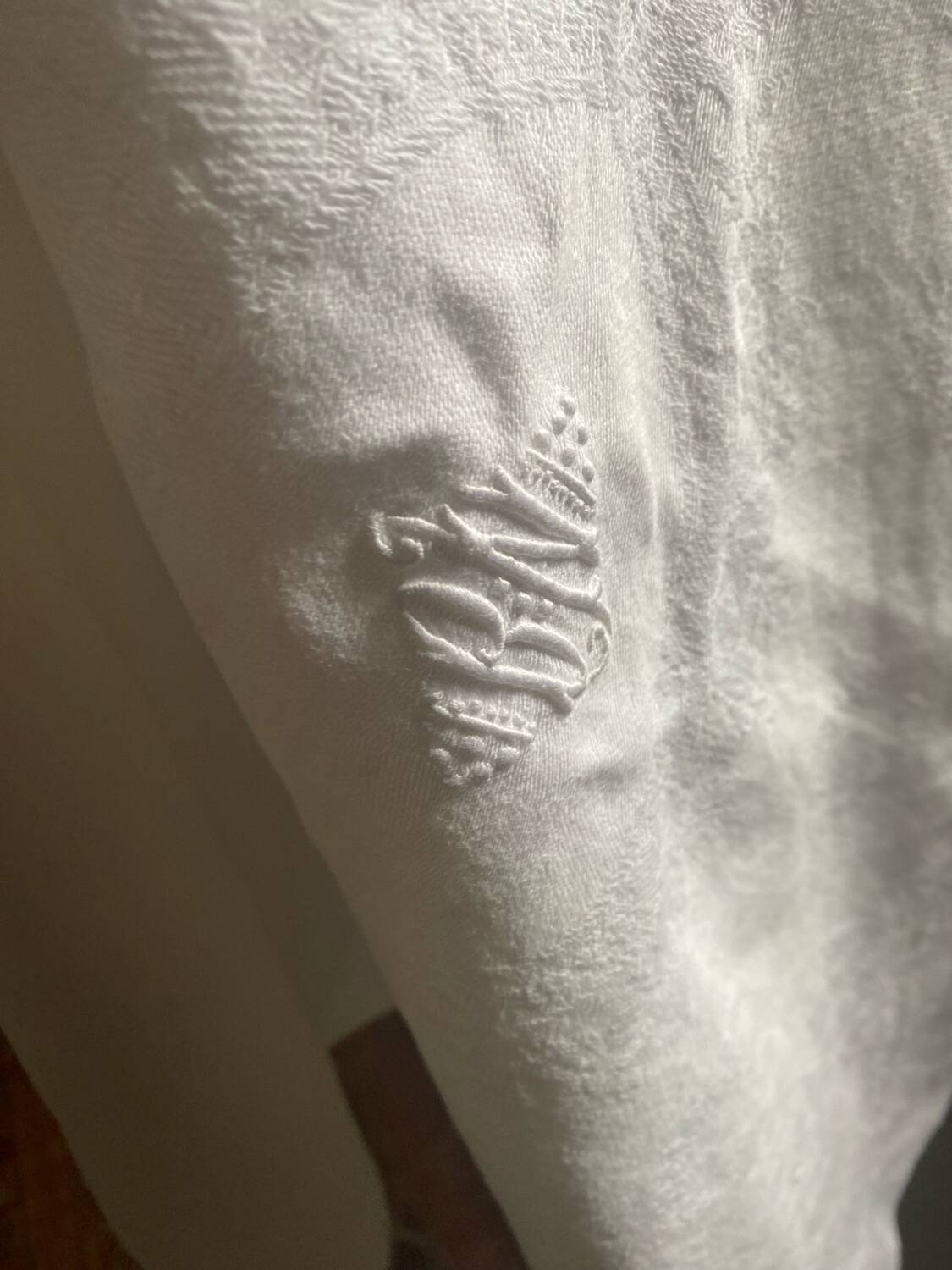 3 white tea towels in damask cotton thread with BN monogram.