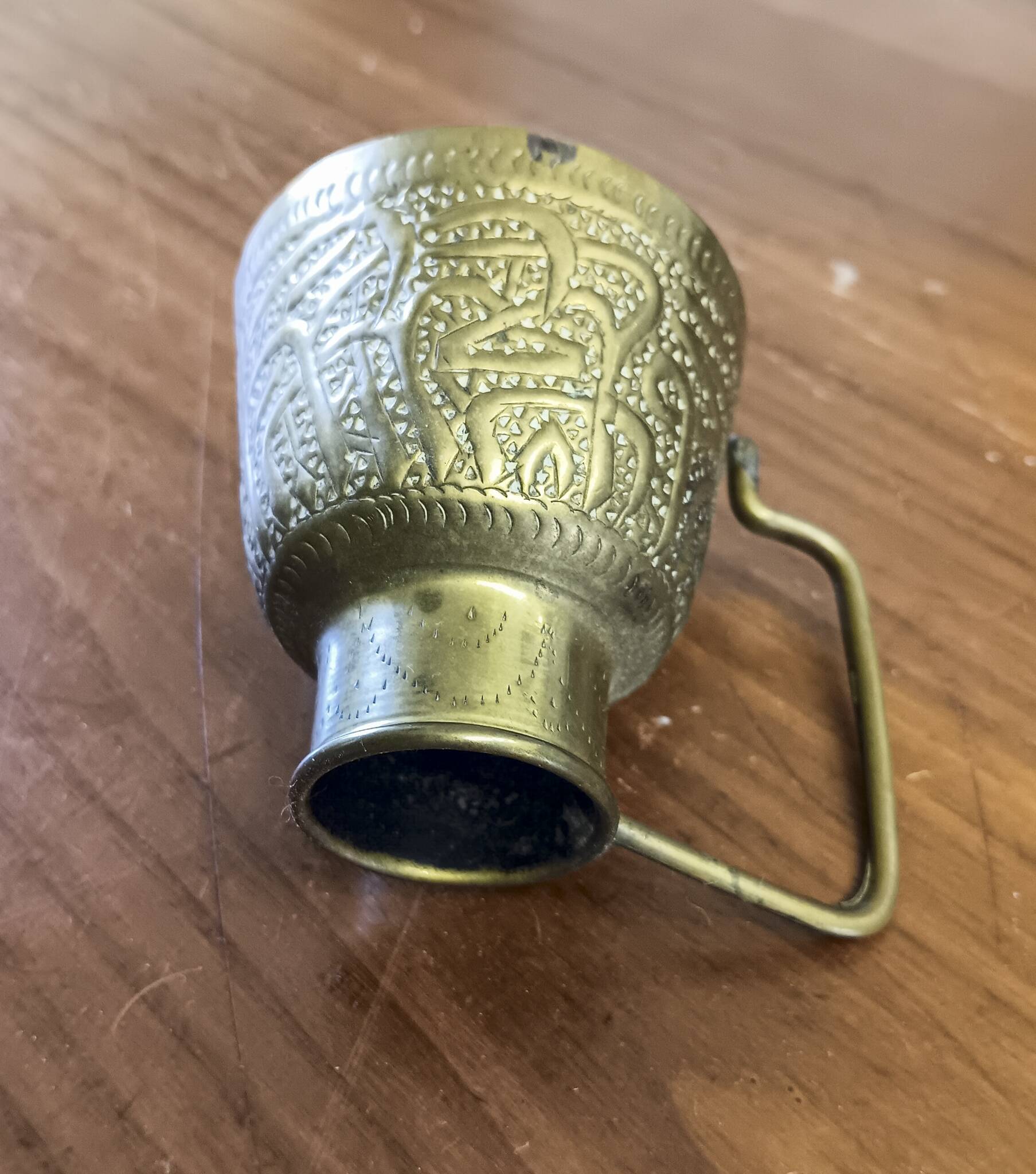 Little oriental pitcher in engraved brass, handcrafted. rare, 19th century period.