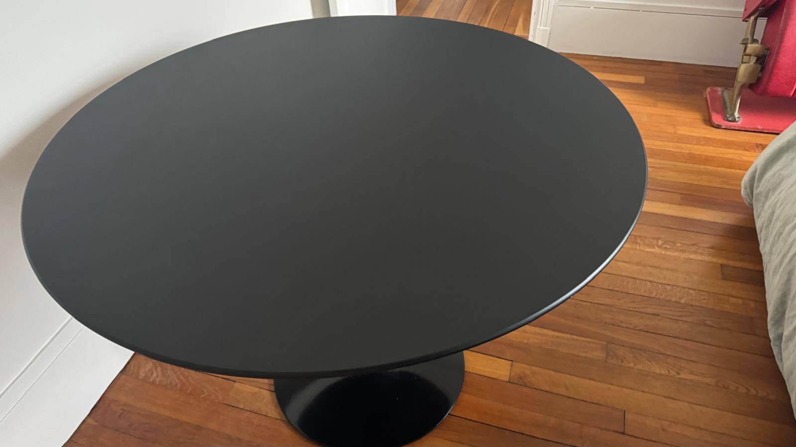 Knoll Saarinen black table diameter 107