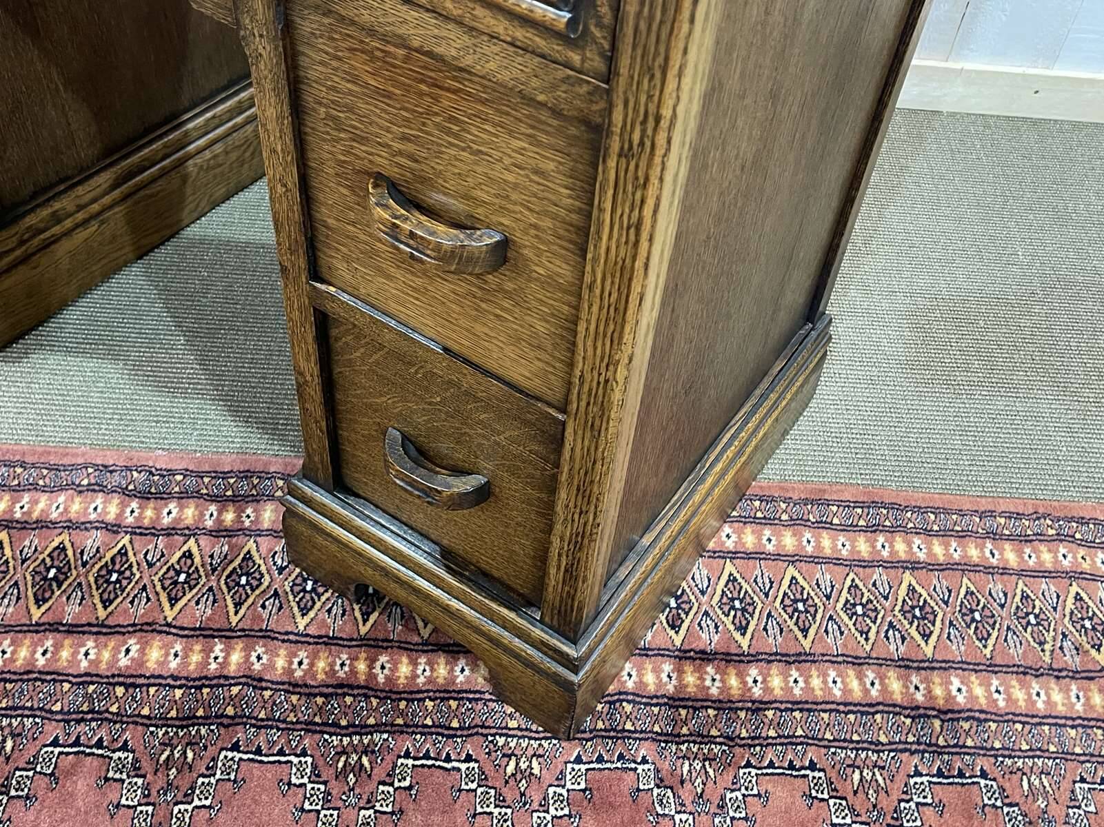 English mahogany dressing table from the early 20th century