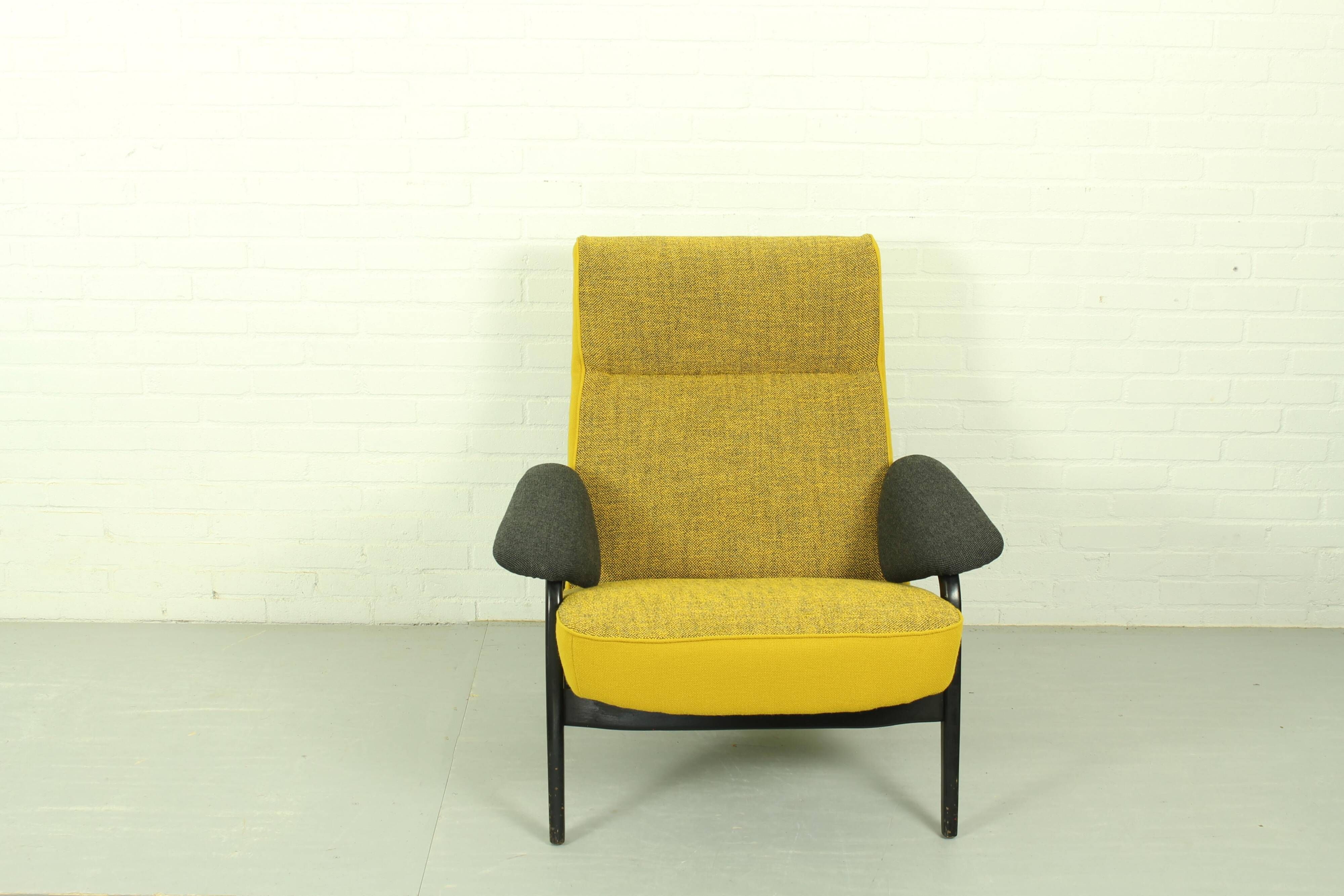 Theo Ruth pour les chaises Artifort Modèle 107 et 137 en Hallingdal Kvadrat.