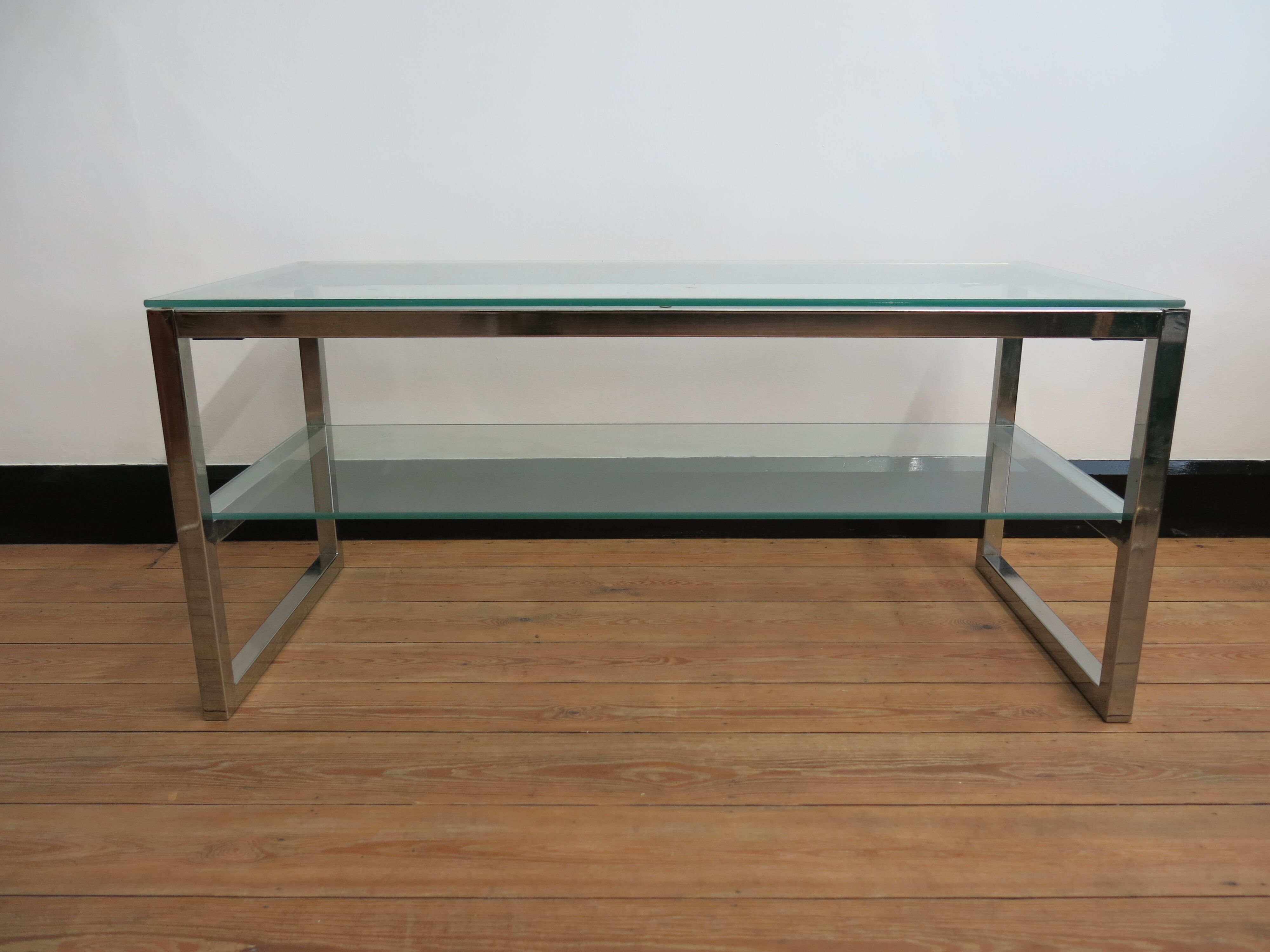 Coffee table in glass and chromed metal