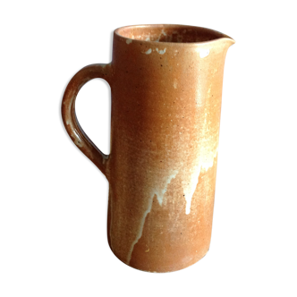 Pitcher in water in sandstone