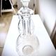 3 carafes en cristal gravé
