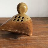 Sandstone bird flower pick