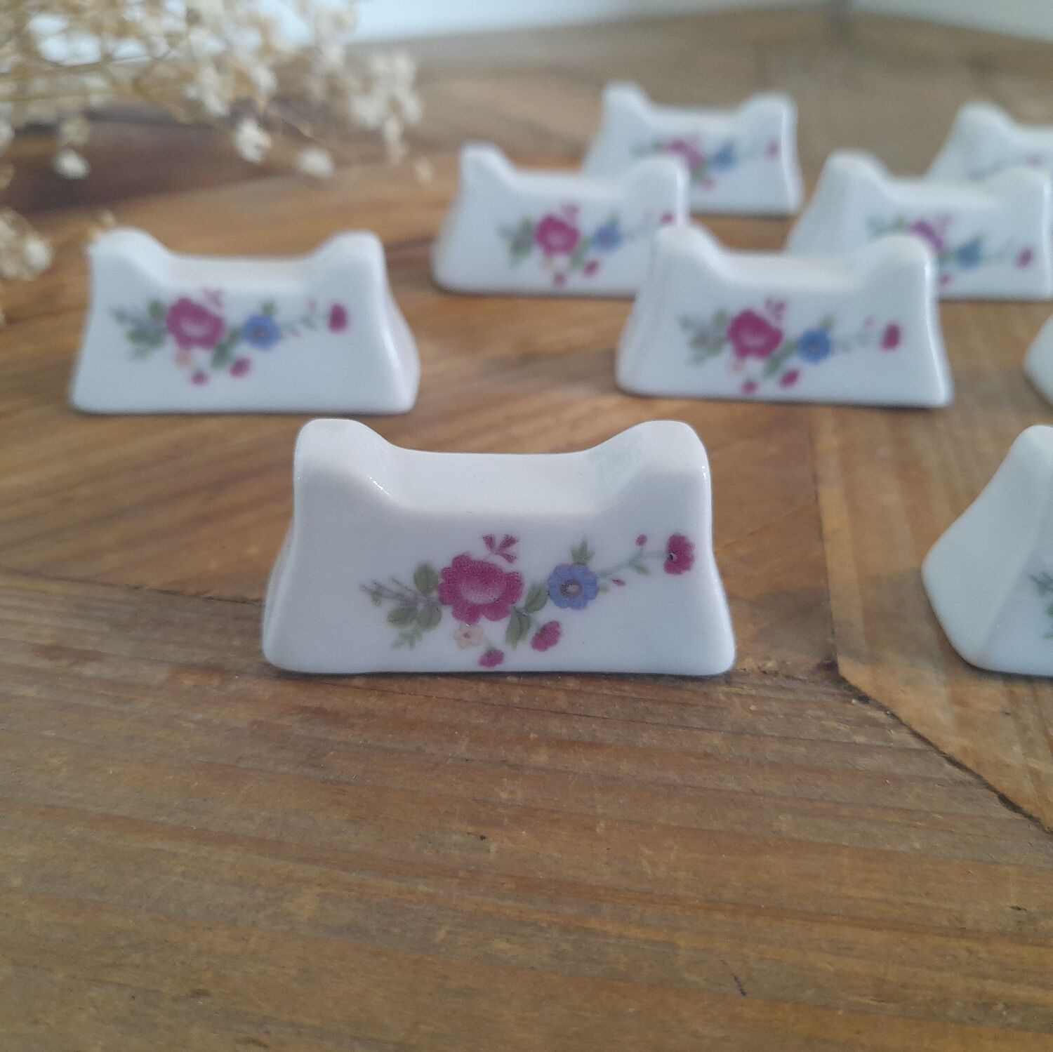Porcelain knife holder flower pattern