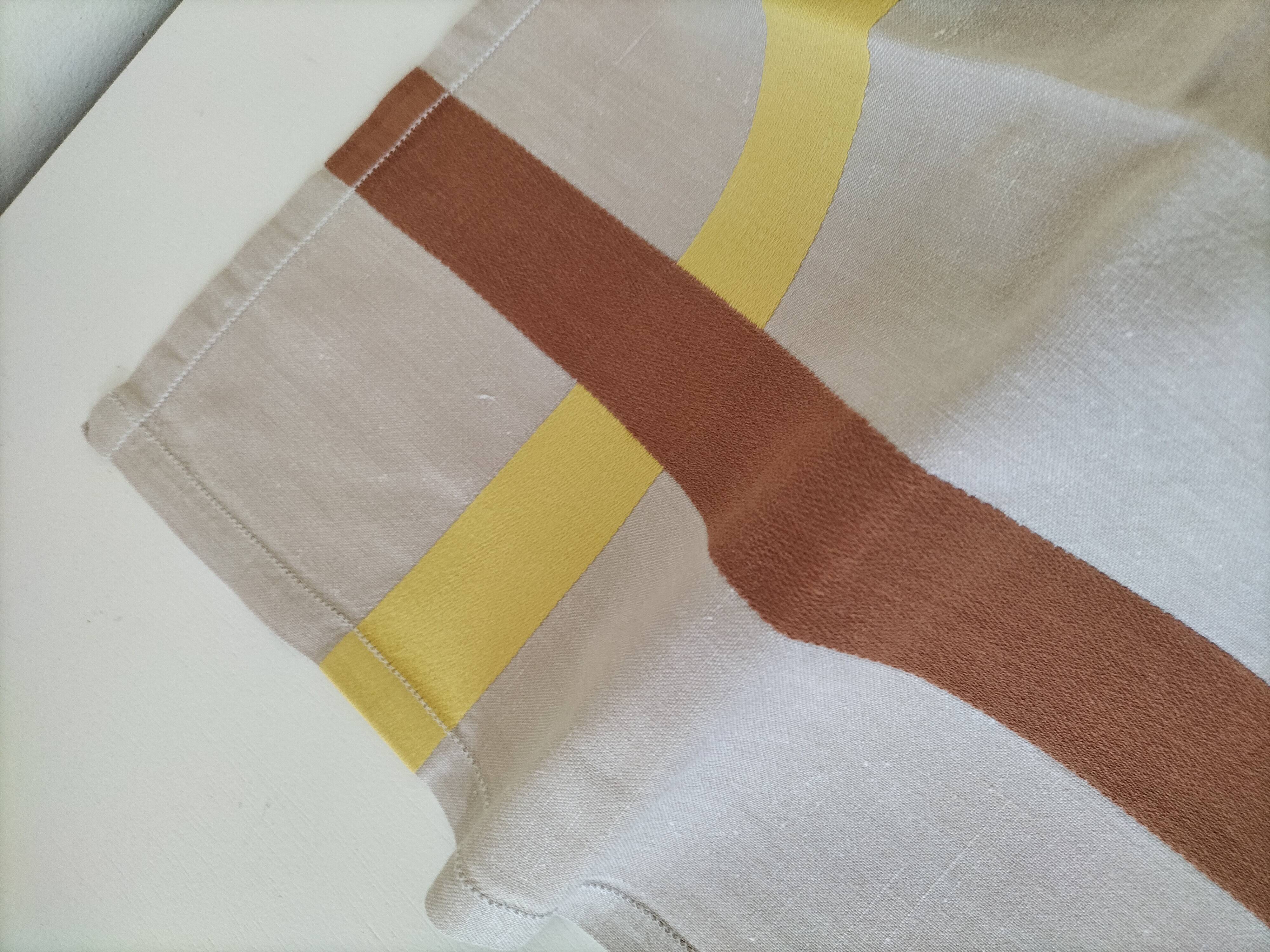 Tablecloth and 8 napkin set – graphic cotton