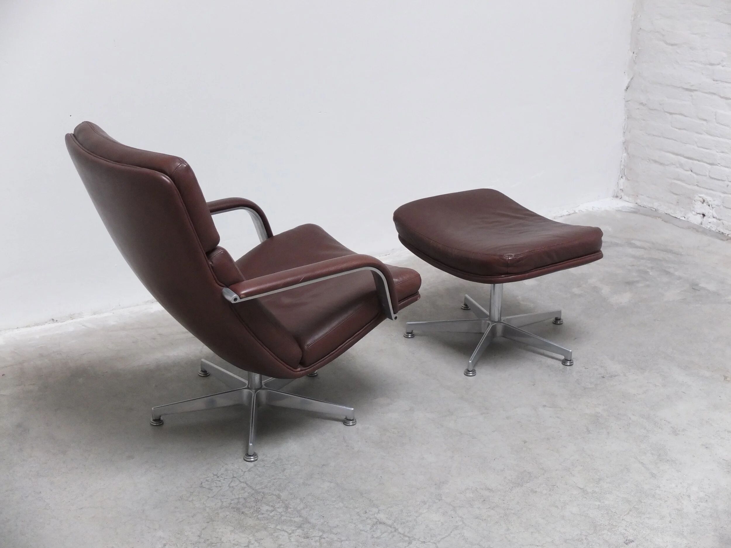 Early 'F141' lounge chair with ottoman by Geoffrey Harcourt for Artifort, 1972