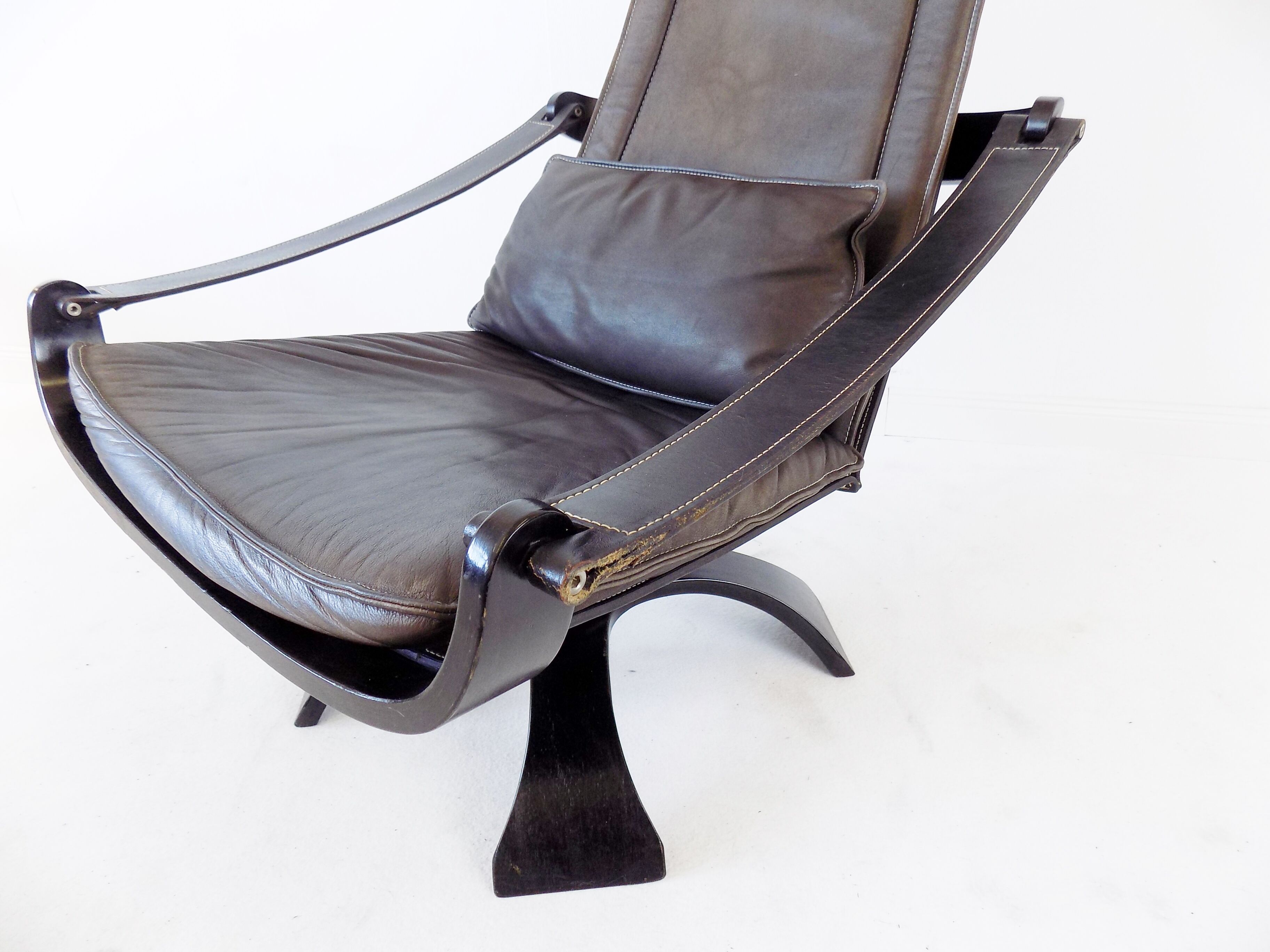 Nelo leather lounge chair by Ake Fribytter
