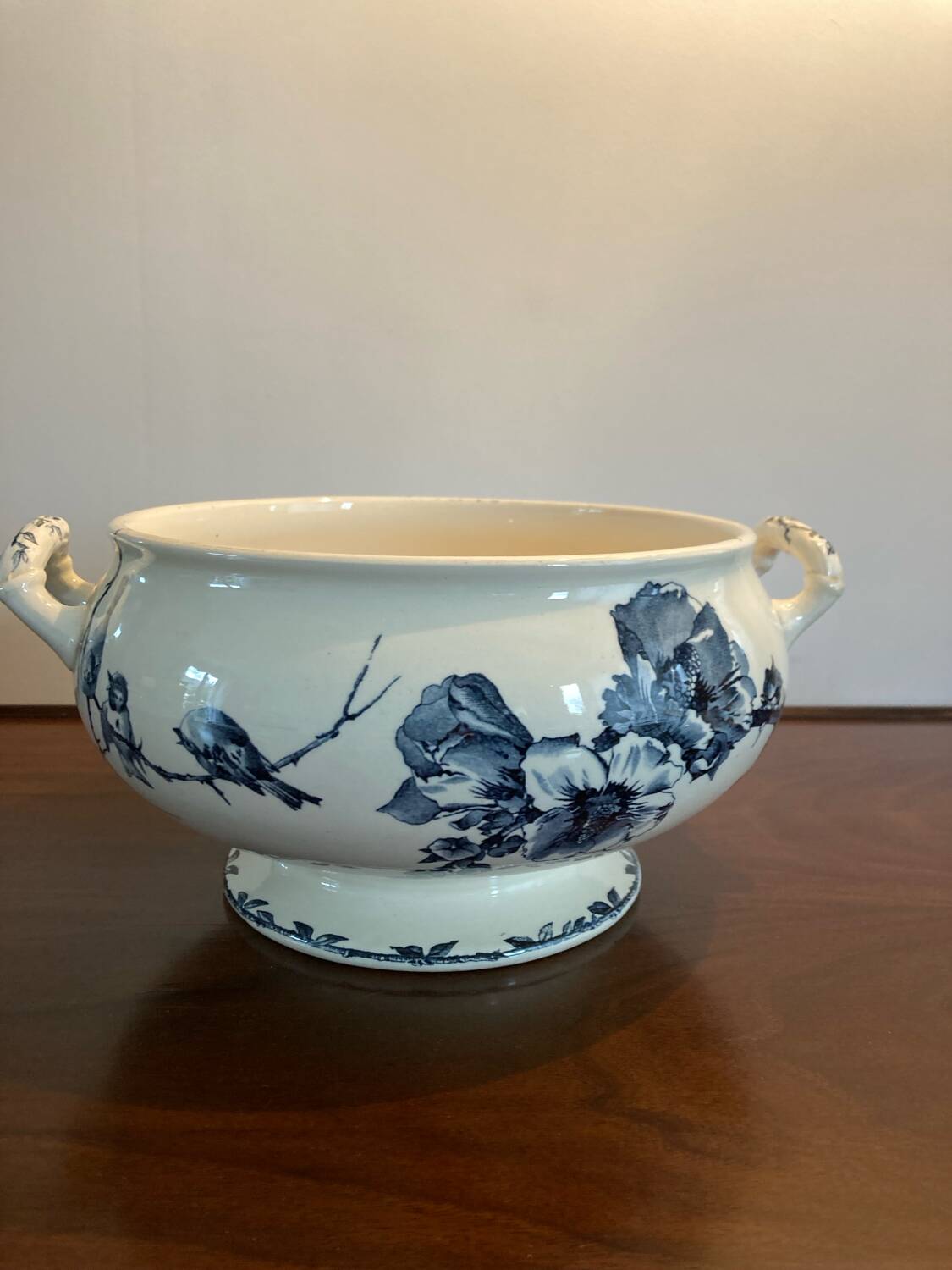 Iron earth soup tureen Grand dépôt Printemps Oxford