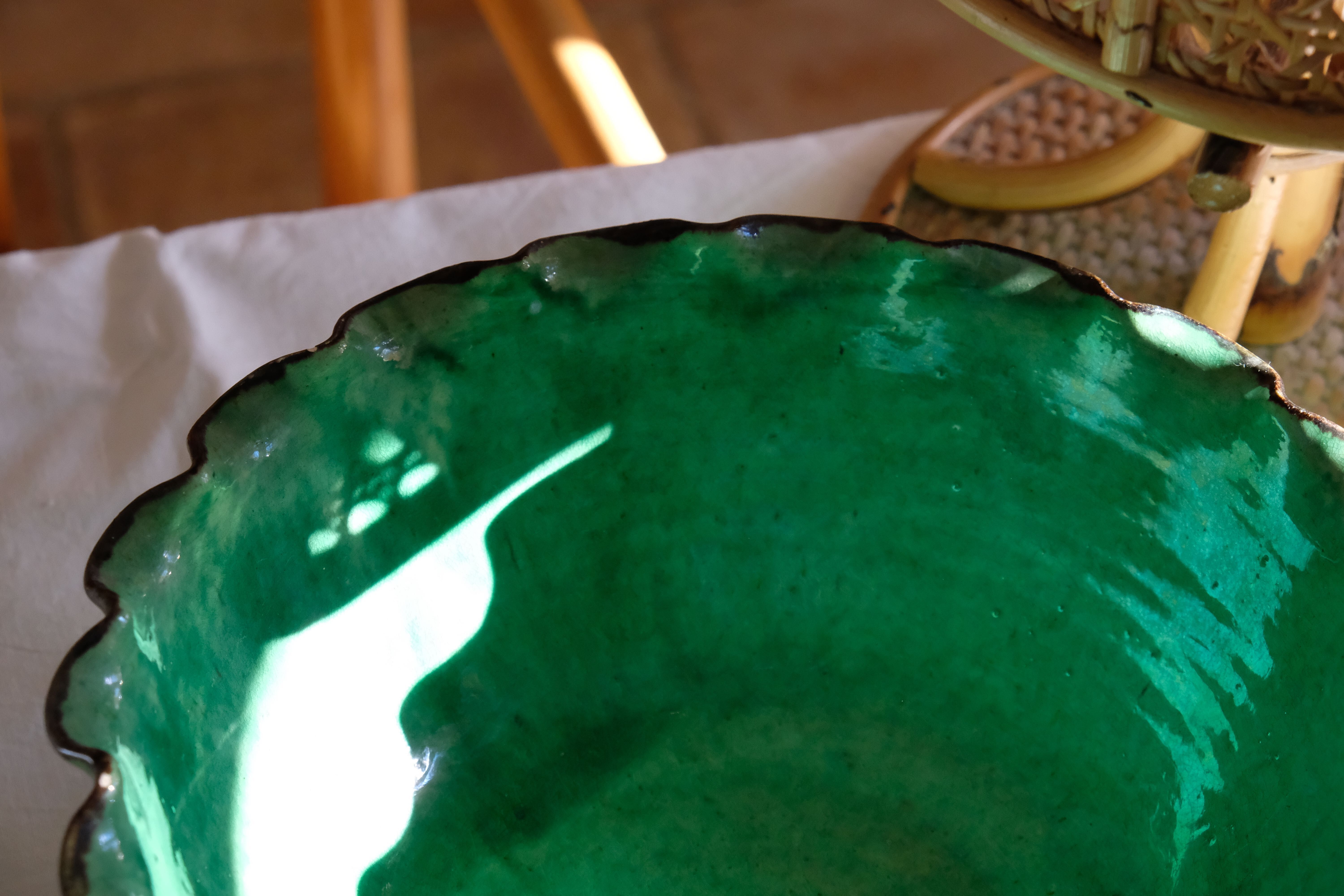 Ancient saladier varnished Provence