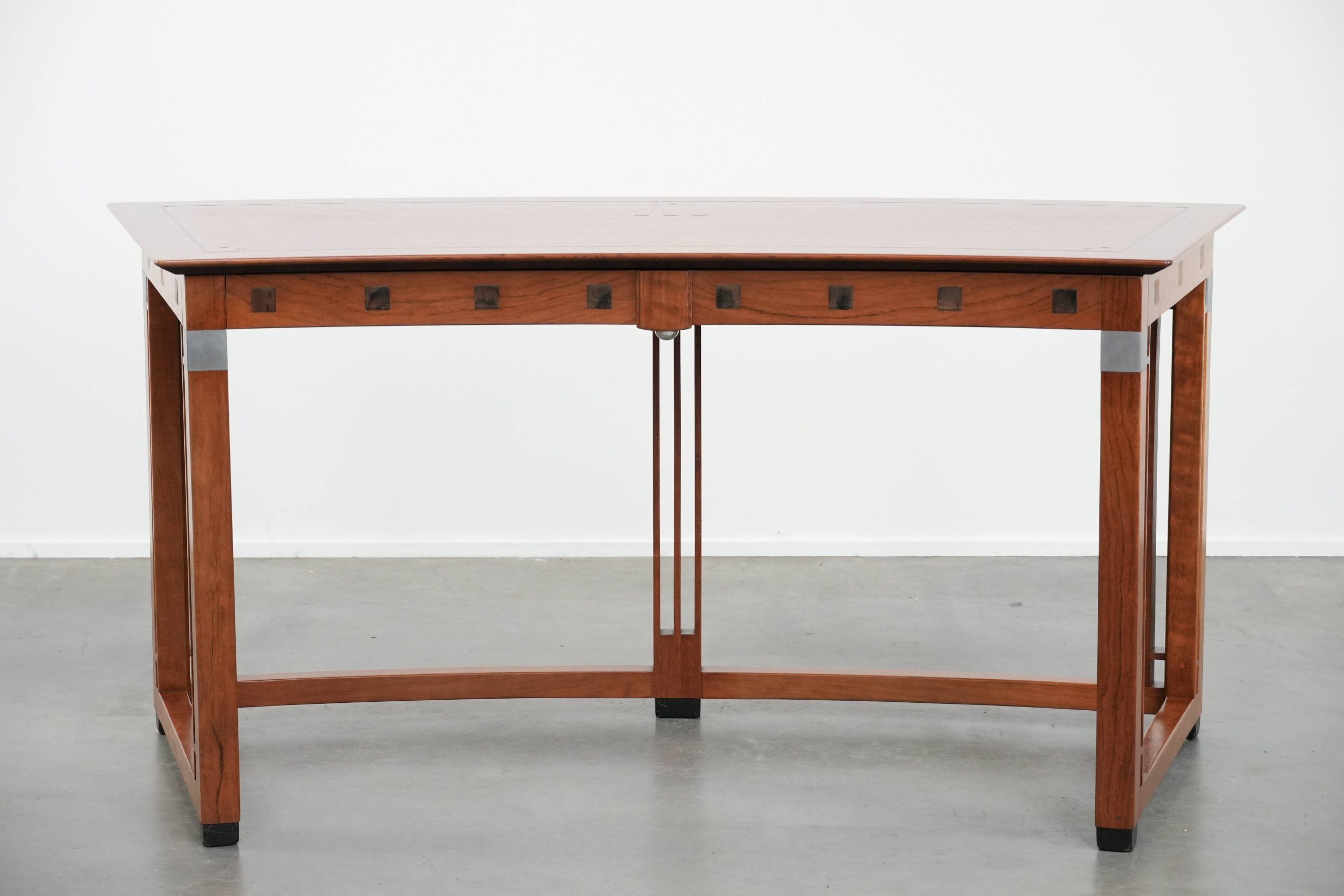 Art Deco design desk with a beautiful finish and elegant shapes