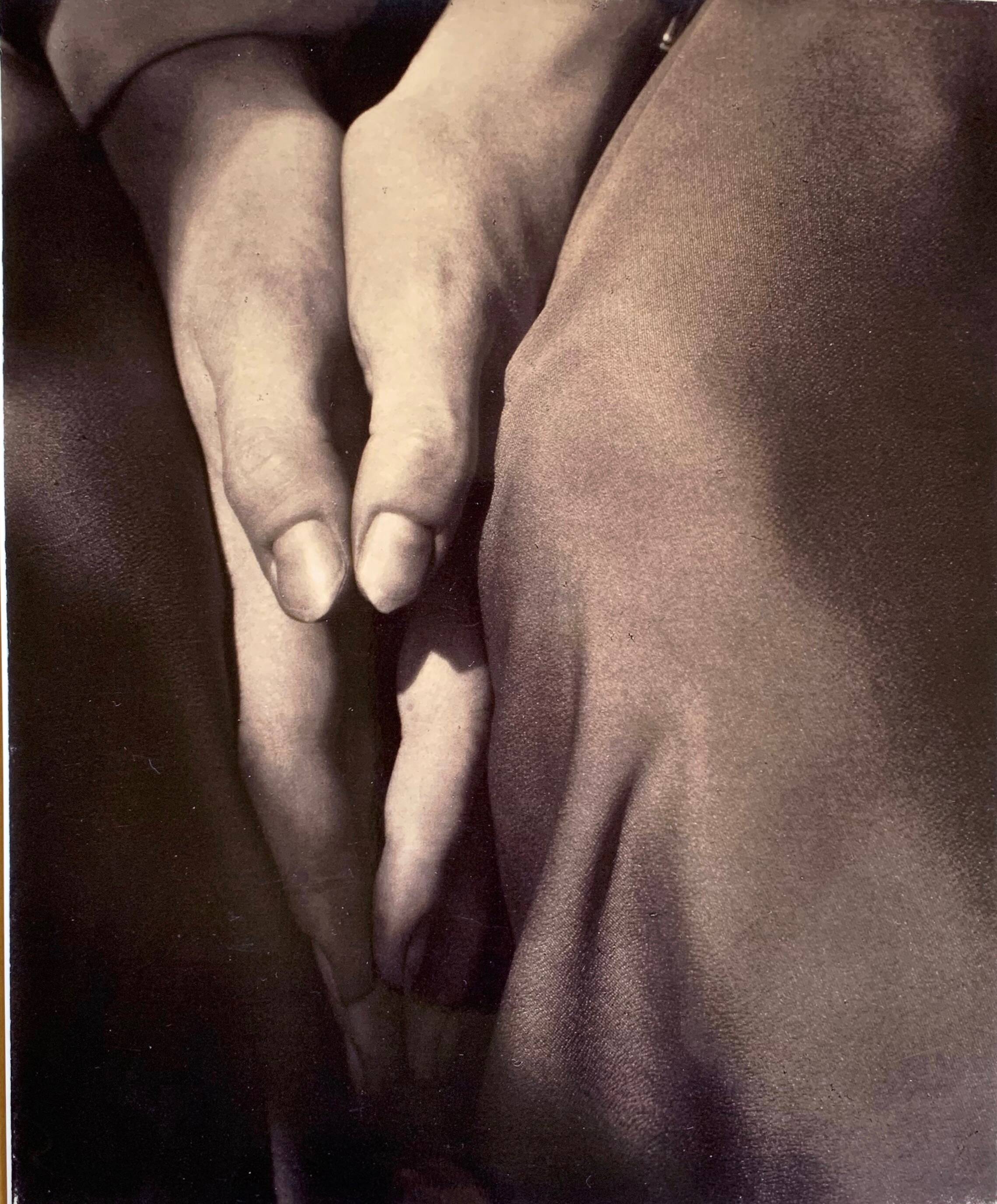 Vintage black and white art photo – Timeless elegance