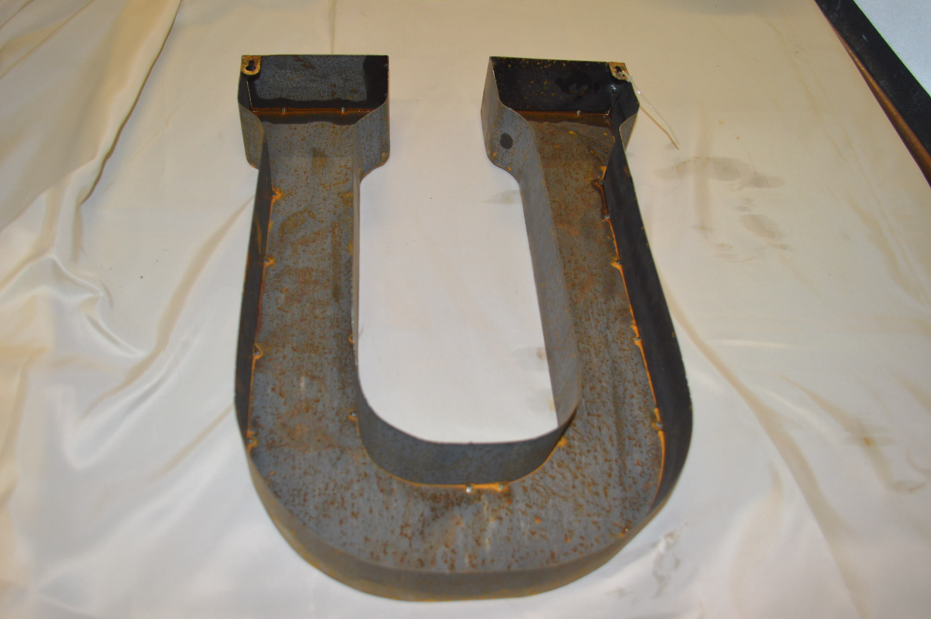 Lettre industrielle en fer "U"