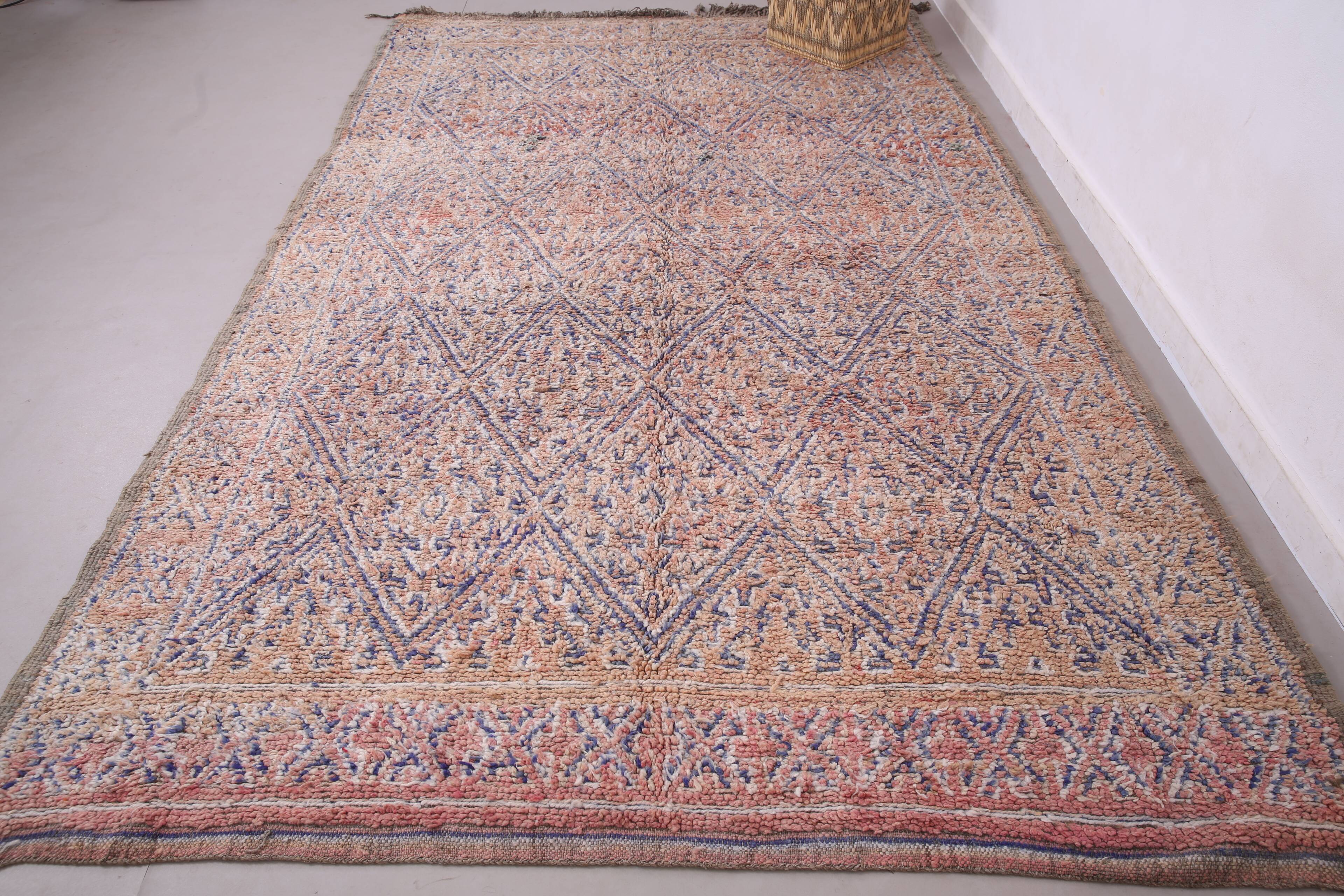 Vintage Moroccan Wool Rug 214 x 332 cm - Berber Handmade Living room rug