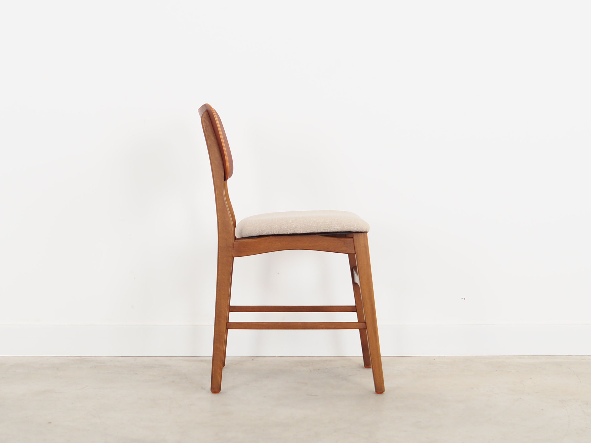 Ensemble de quatre chaises en chêne, design danois, années 70, production: Danemark