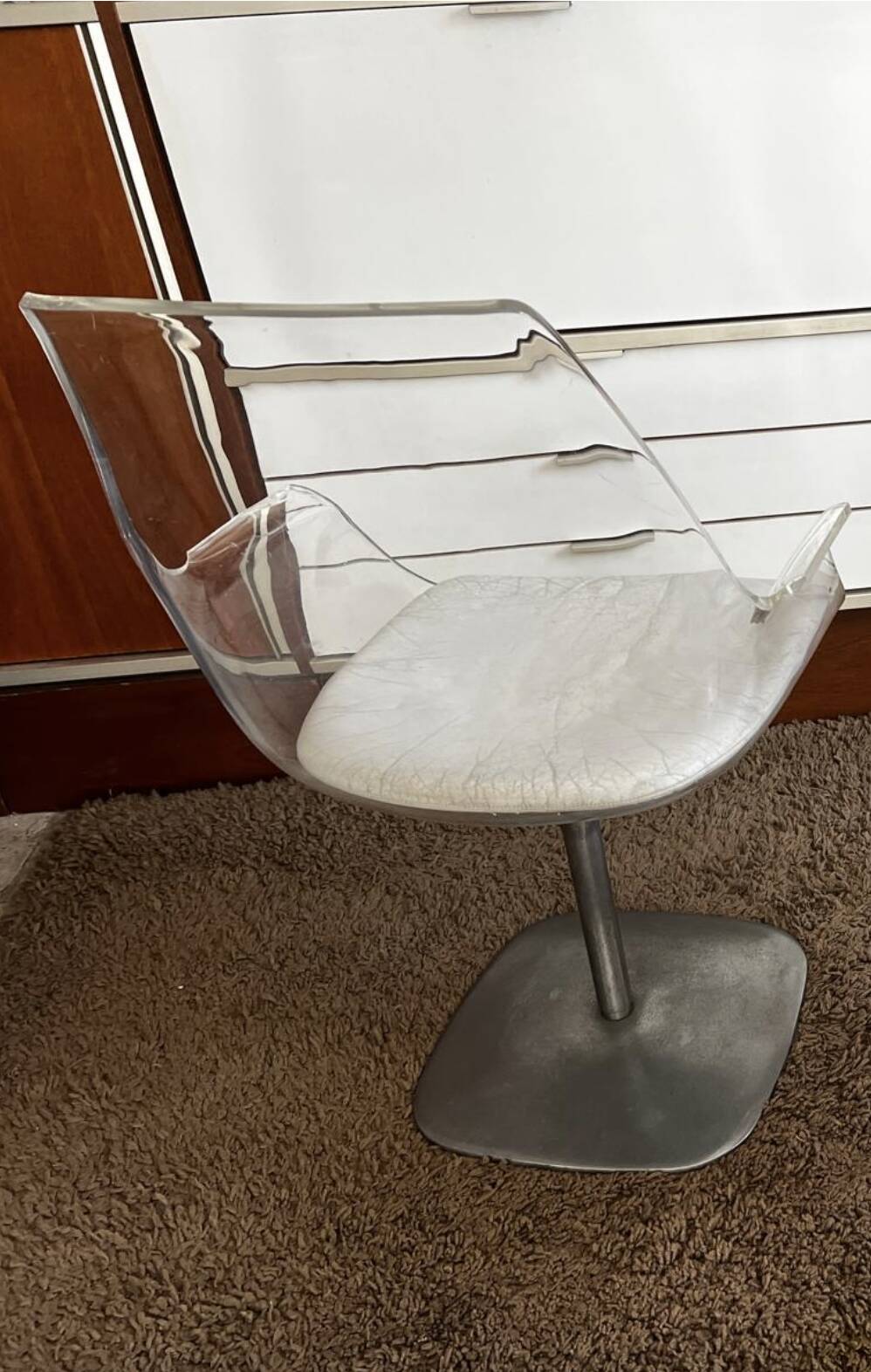 Raushe Airline Edition swivel chair, made of altuglas 196