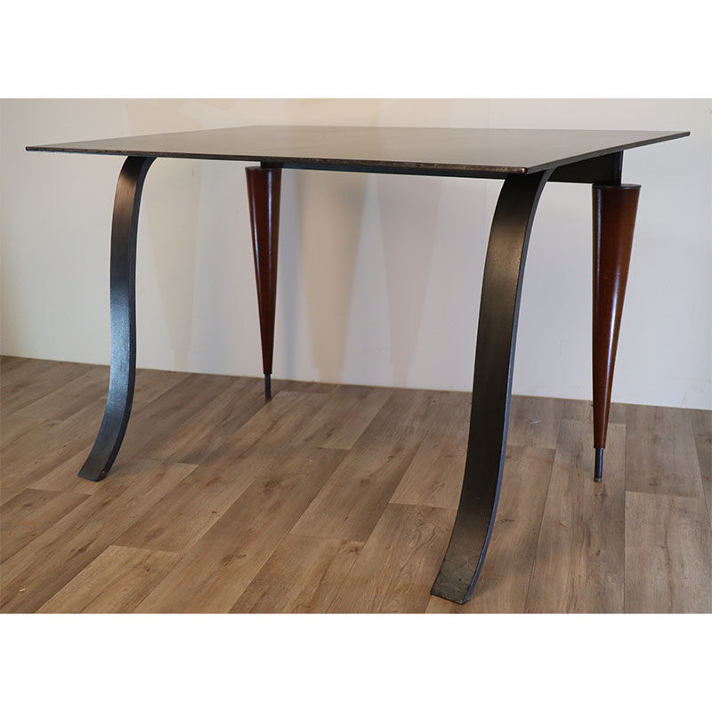 Bureau minimaliste en acier et bois