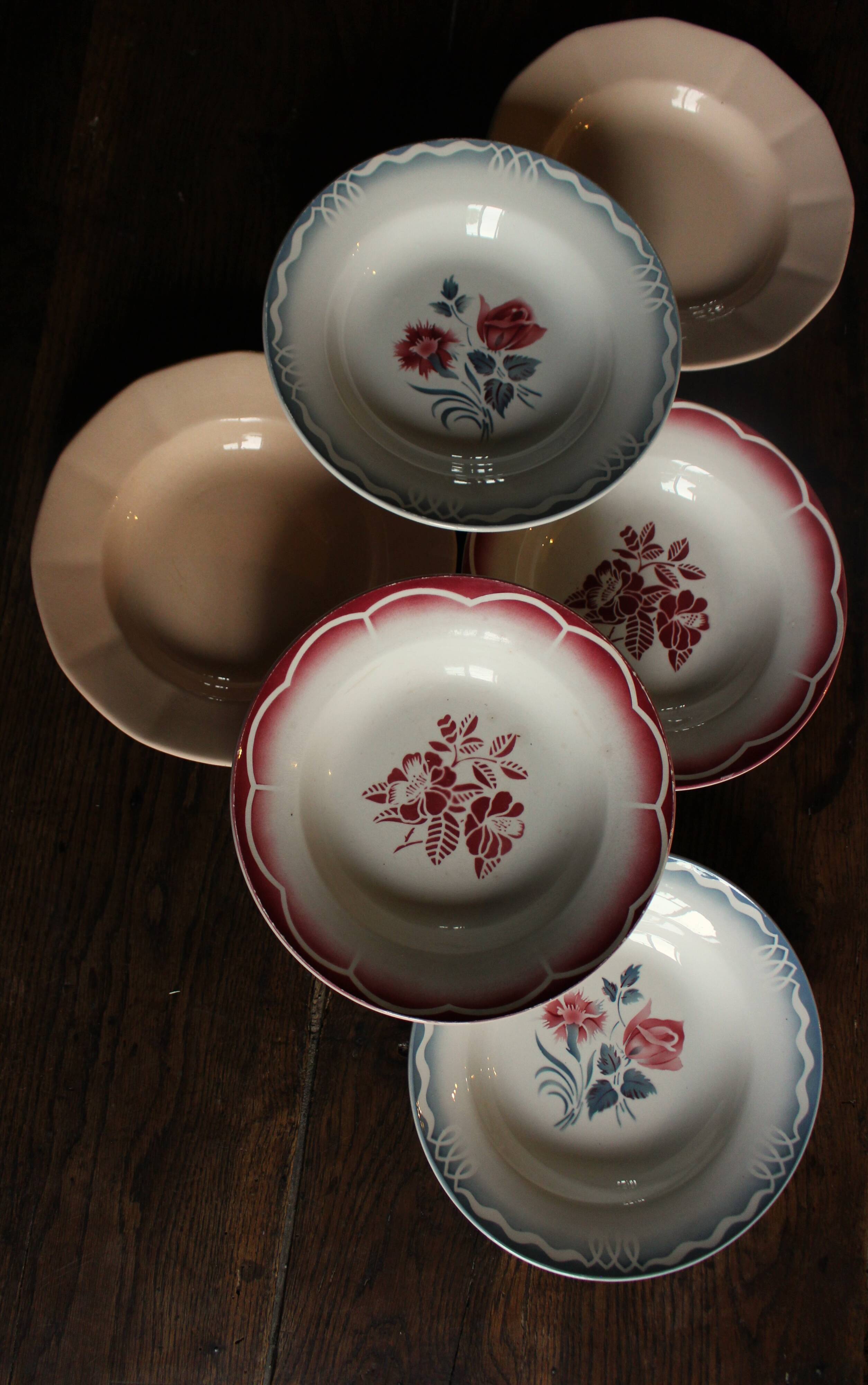 6 mismatched soup plates Digoin Sarreguemines red blue pink