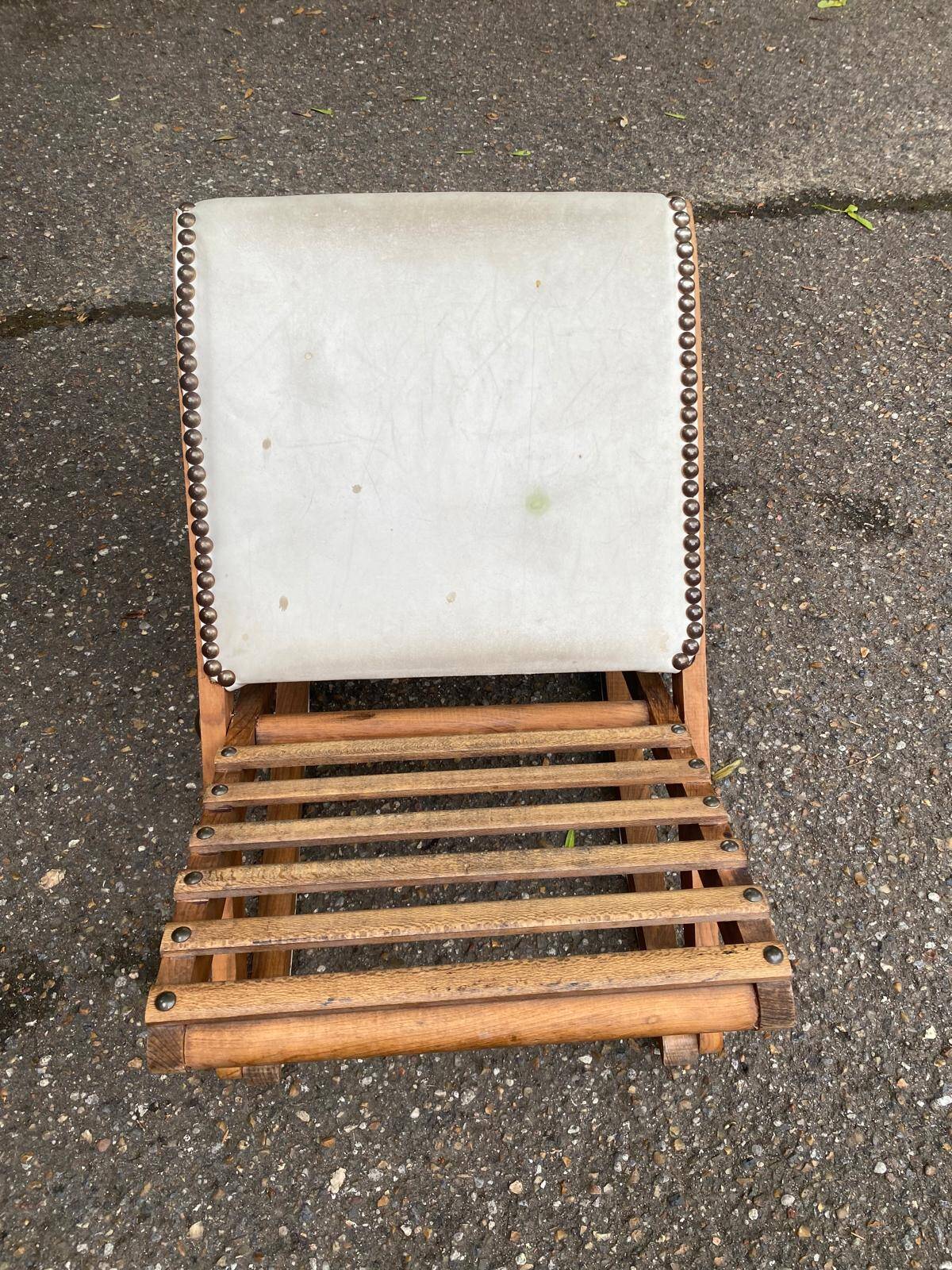 Folding rocking footrest in wood and white leather