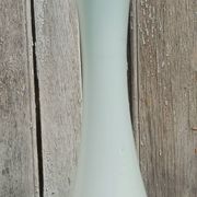 Single-stem vase in white opaline glass