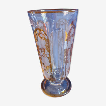 Small vase shaped chantournée with piedouche