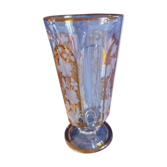 Small vase shaped chantournée with piedouche