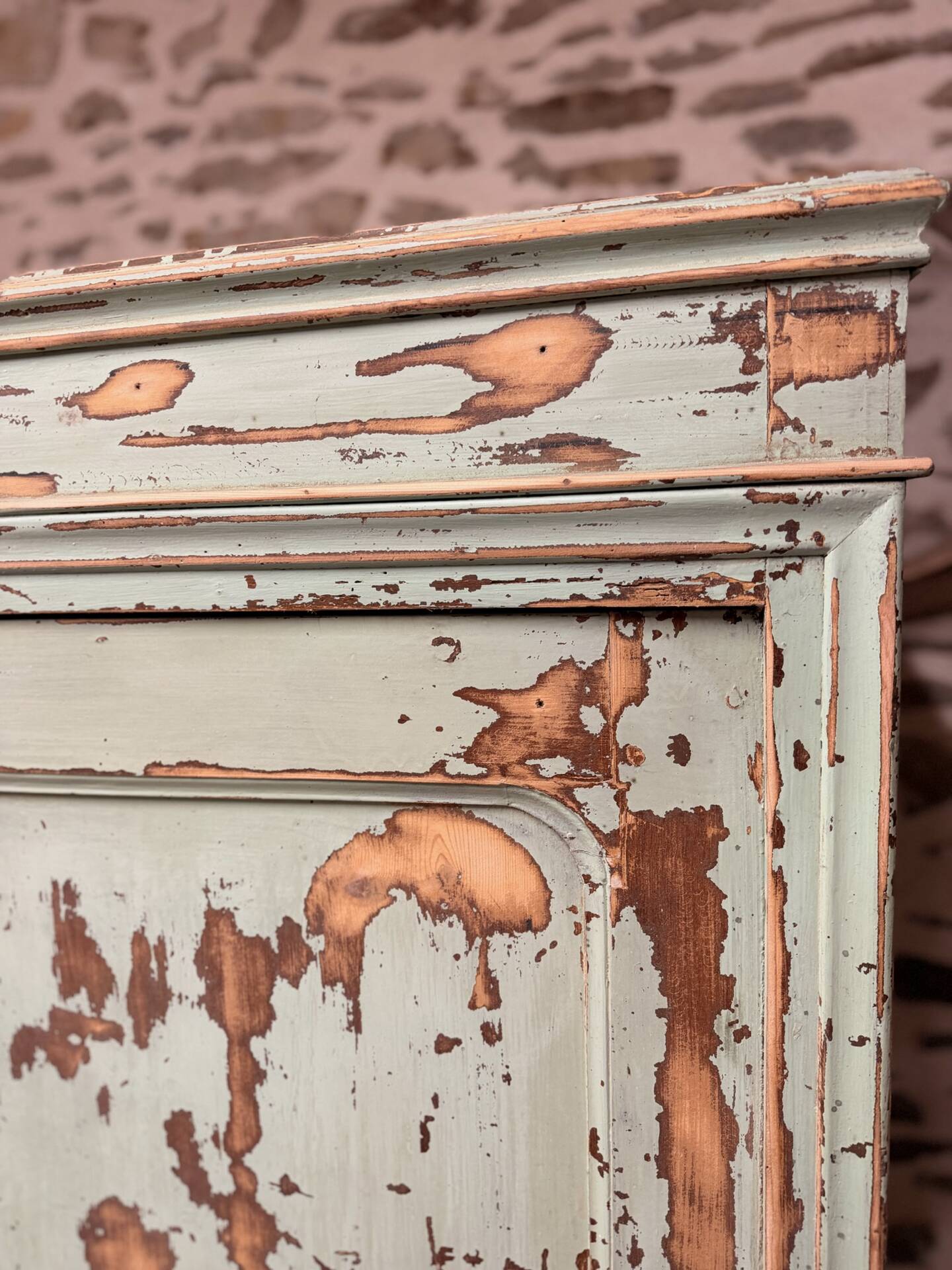 Superb vintage patinated bonnetière