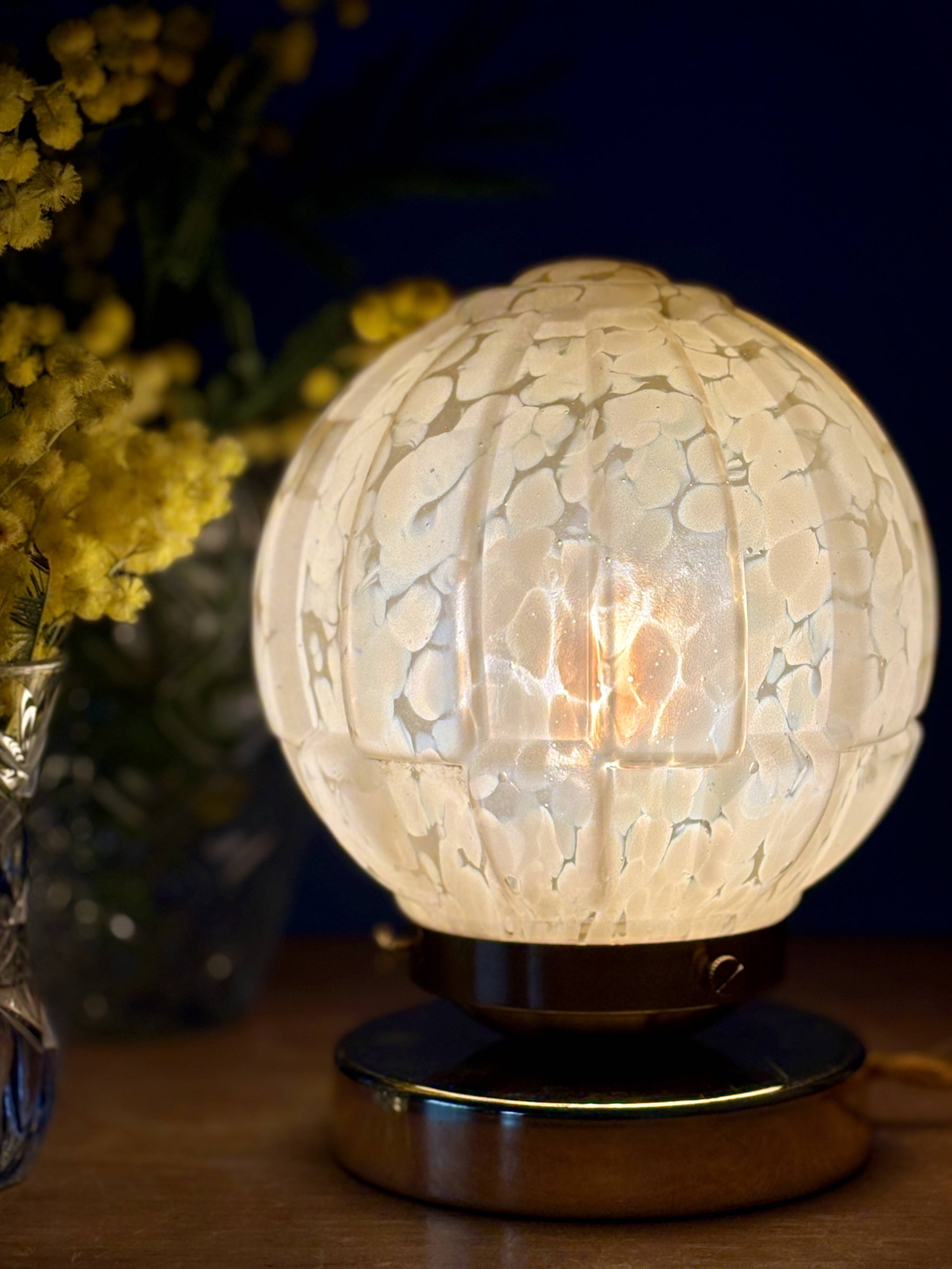 Beautiful table lamp, vintage Art Deco glass globe from Clichy in pink. Diameter