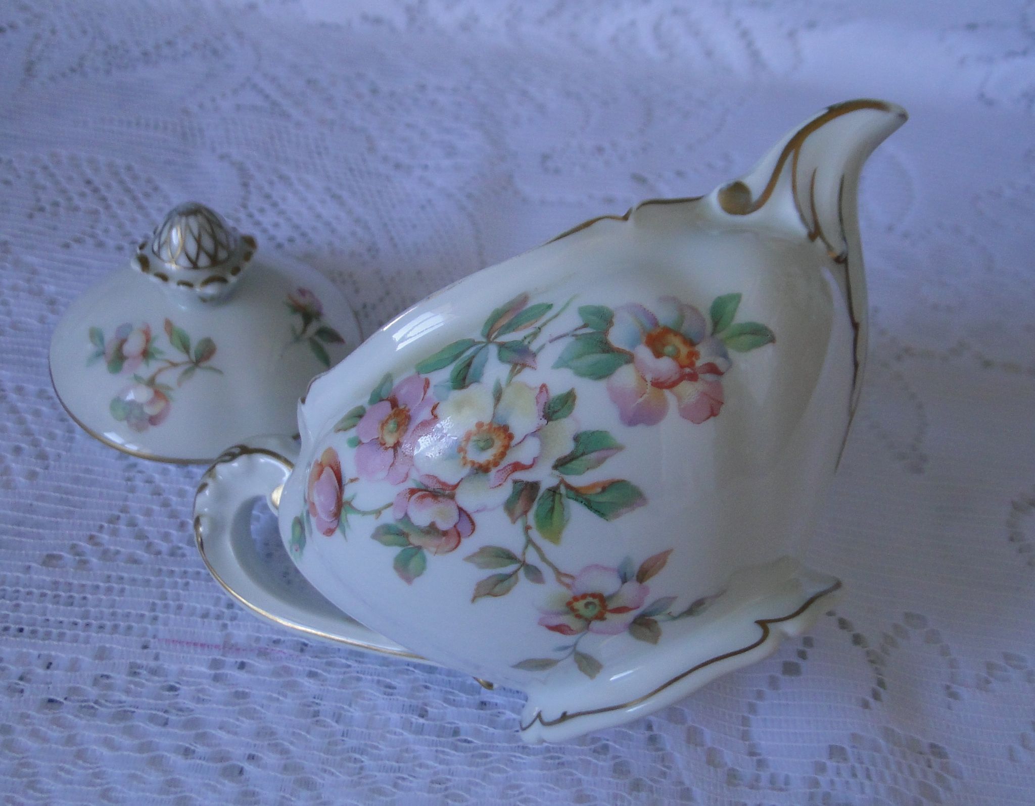 Theière or Porcelain coffee maker Former Royal factory Limoges model Eglantine