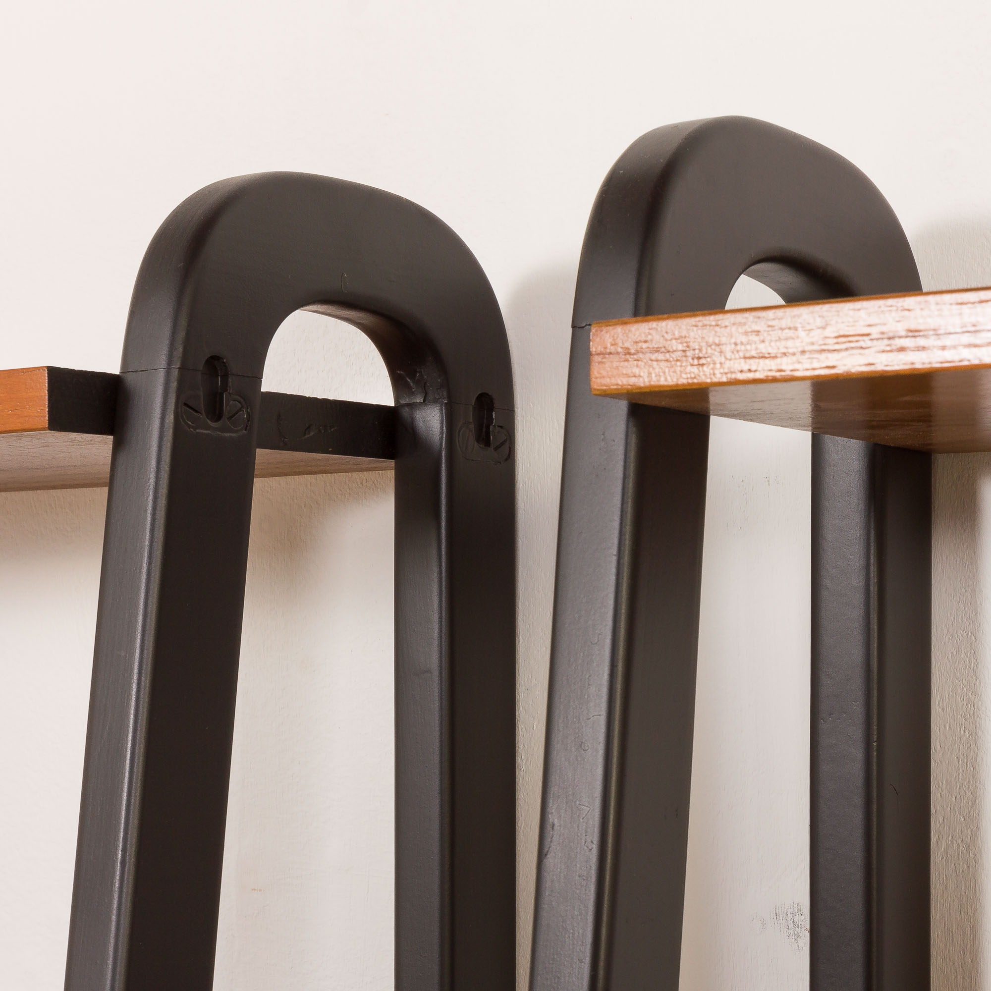 Un meuble mural indépendant en deux parties de style mi-siècle par Brantorps, Suède, années 1960.