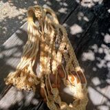 Suspension in macramé