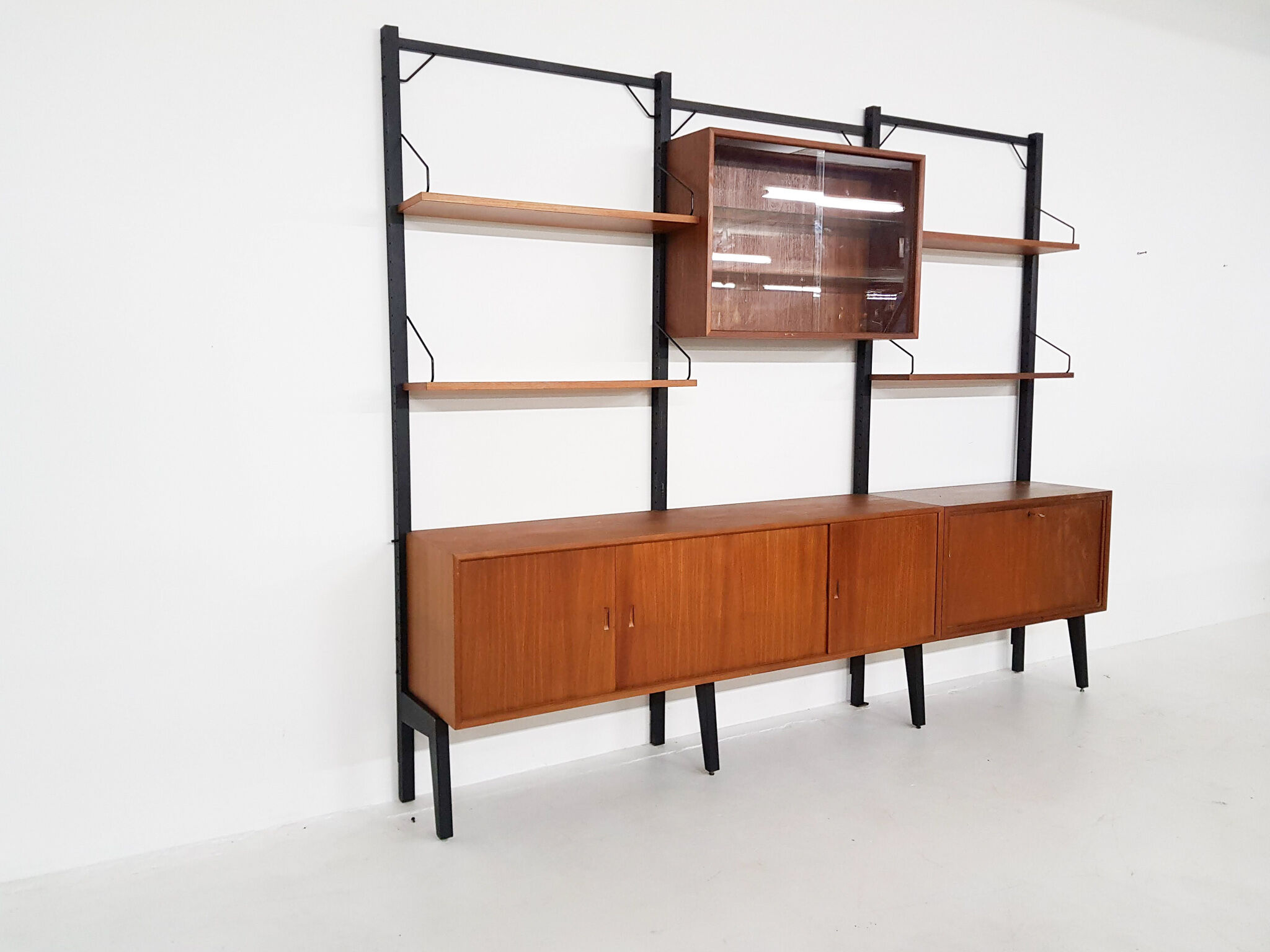 Bibliothèque de Poul Cadovius pour Royal System, Danemark années 1950