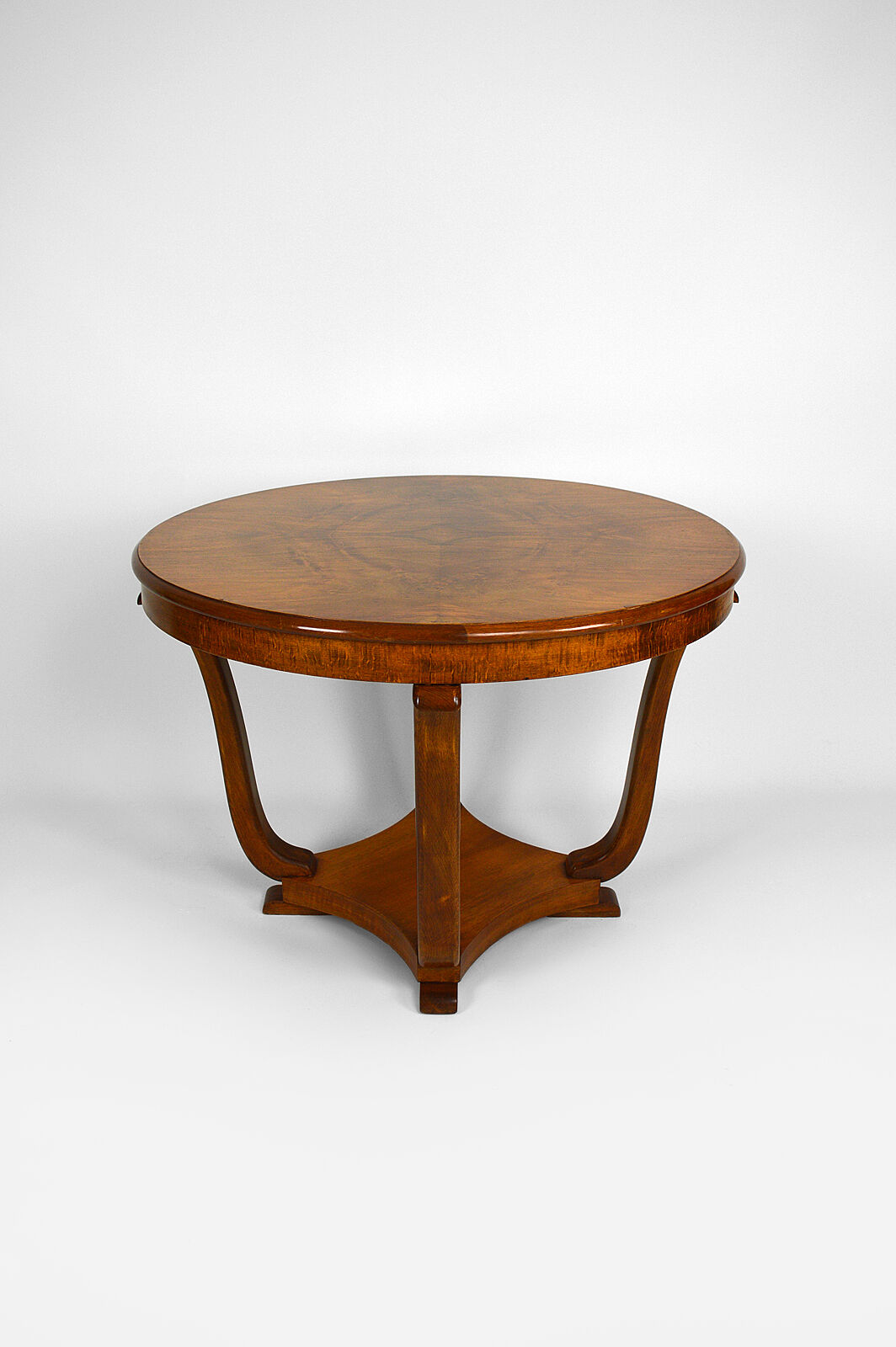 Round Art Deco pedestal table in walnut veneer circa 1930