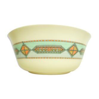 Vintage Arcopal saladier with geometric decoration