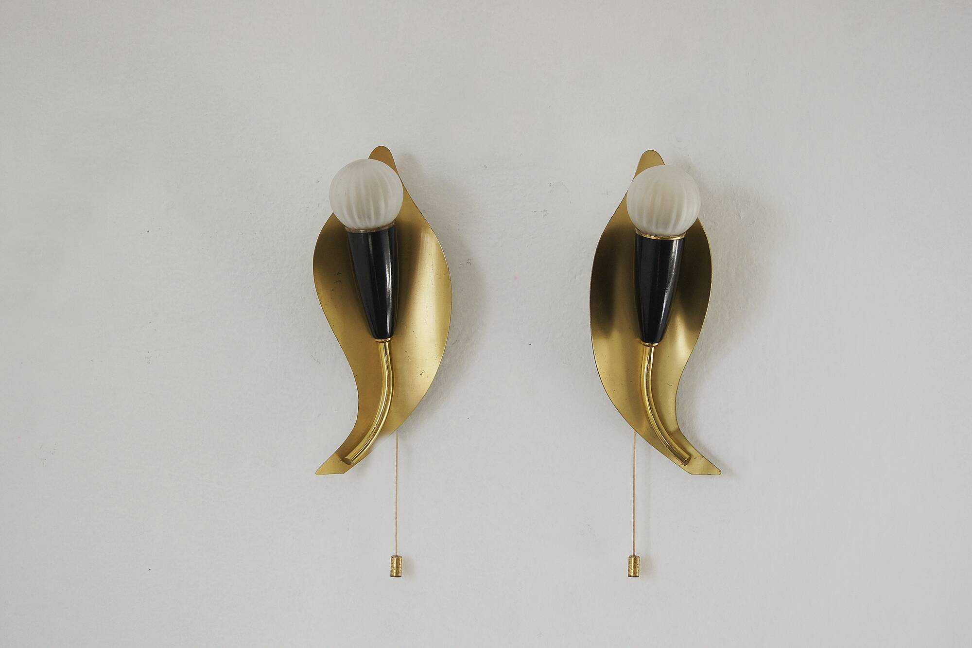 Mid-Century Leaf Shaped Brass Sconces, Italy, 1950s, Set of 2
