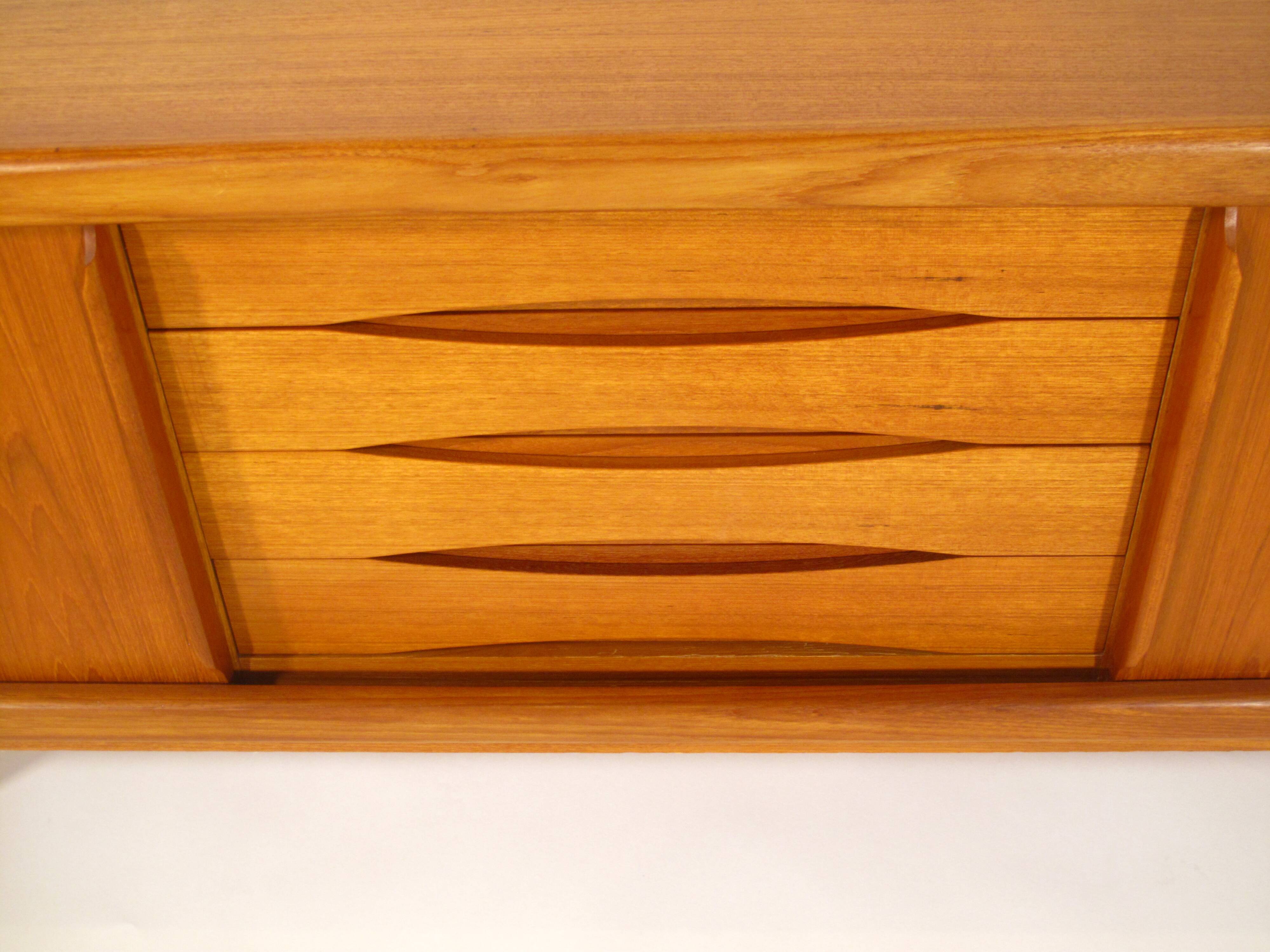 Enfilade scandinave en teck pas Hp Hansen Danemark 1960's
