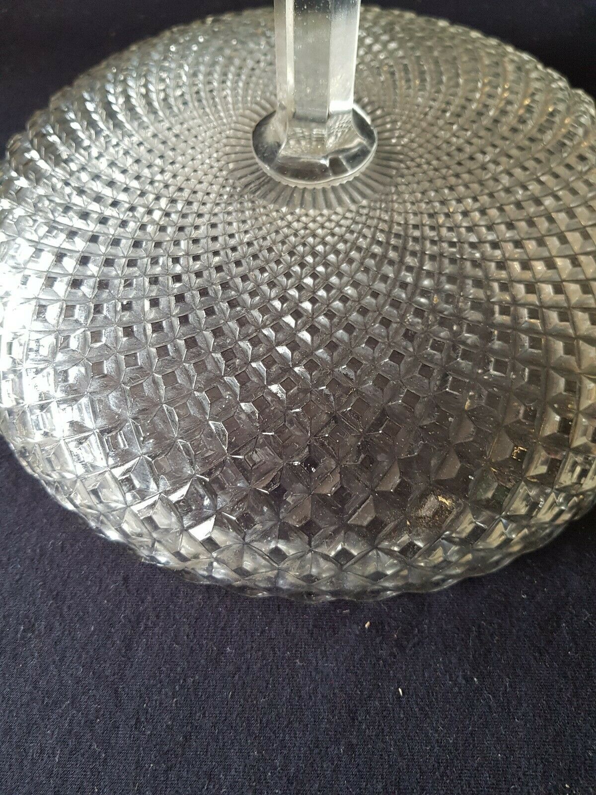 Glass standing fruit cup