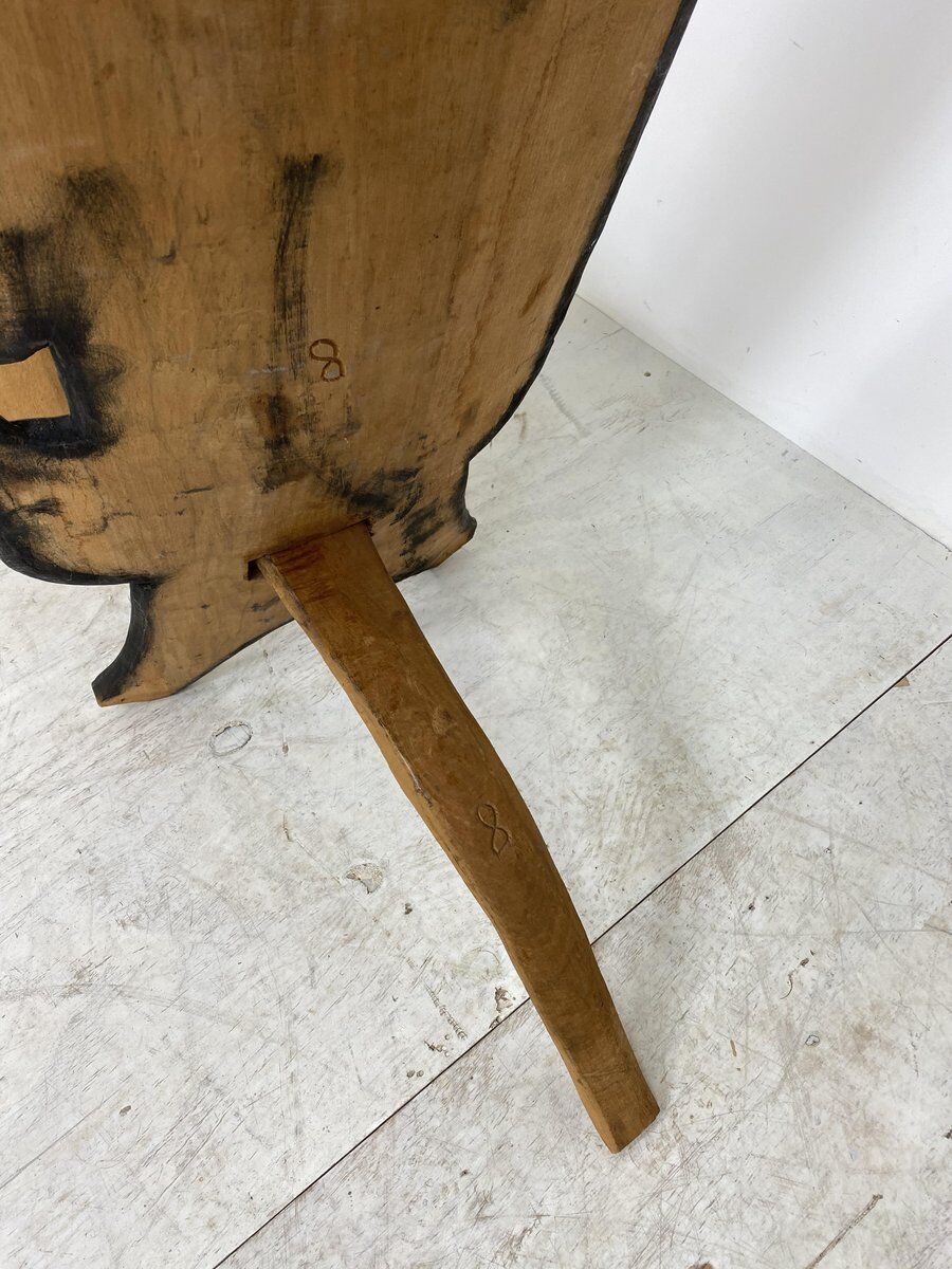 Chaise tribale sculptée à la main Afrique années 1960