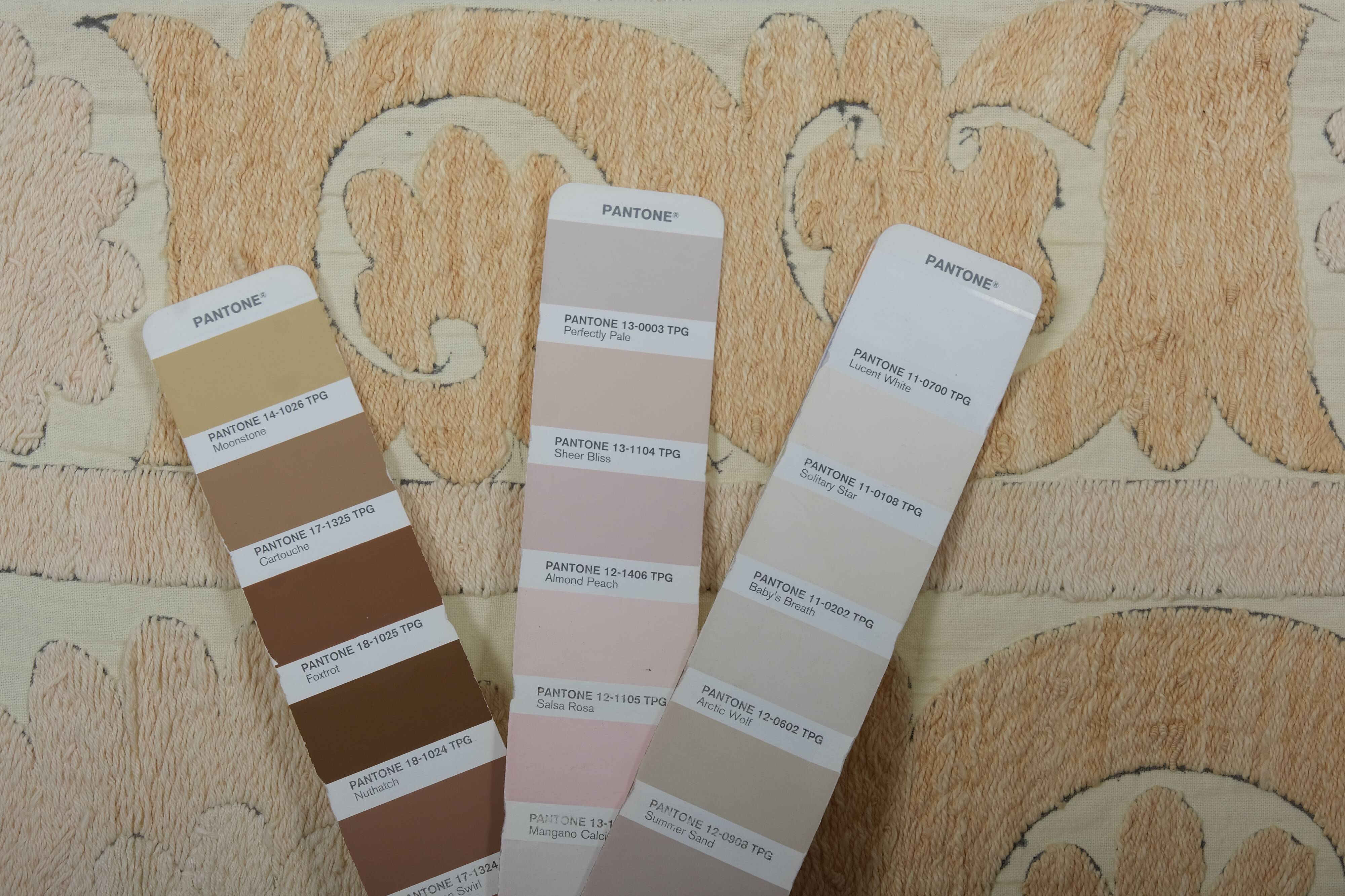 Hand knotted rug, vintage Turkish rug 141x204 cm