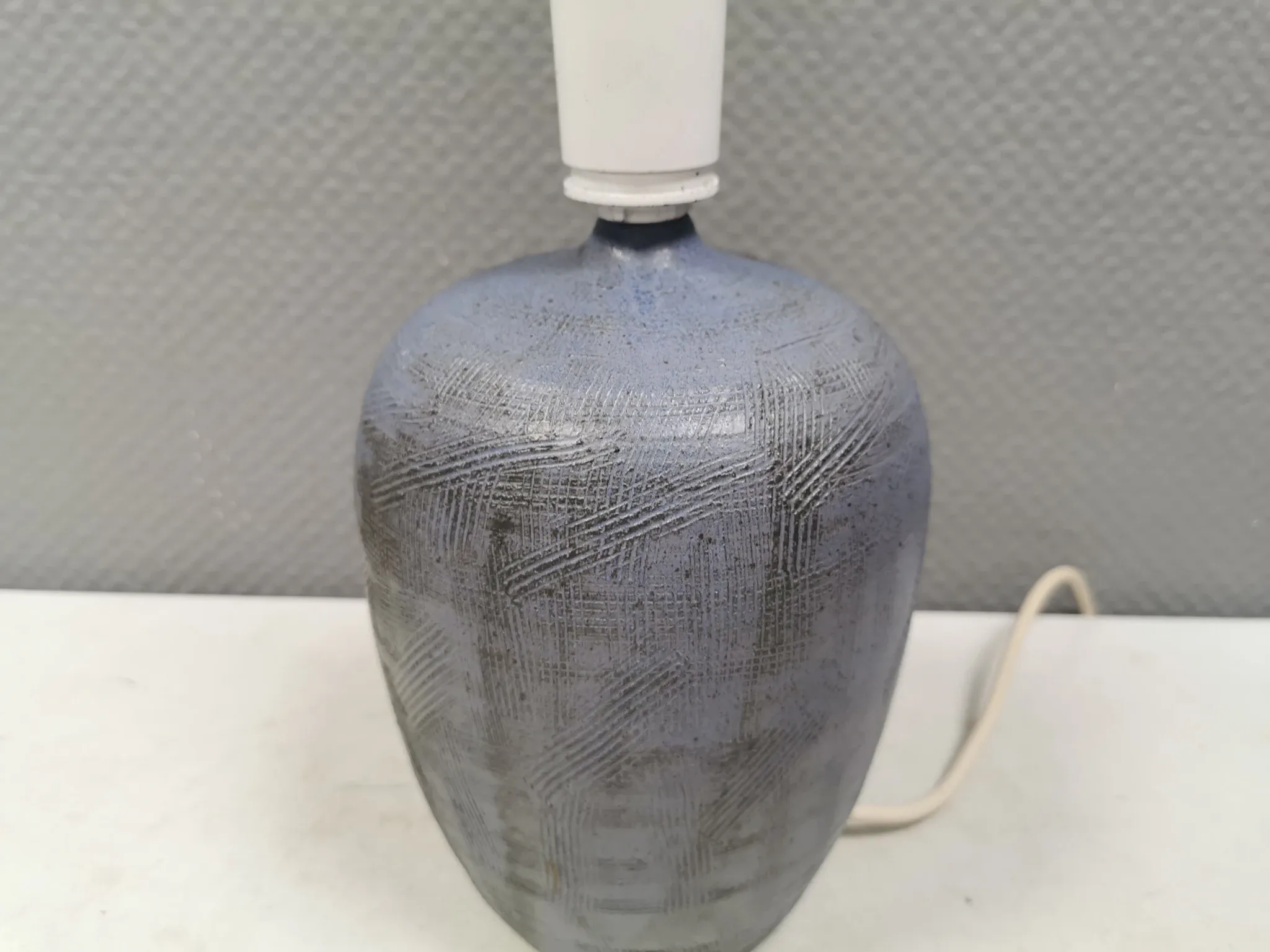 Ceramic table lamp